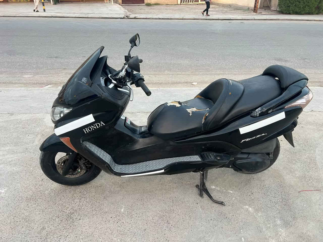 09 فورزا كرستال  

ماشي 23الف 

كير محرك جويتر شرط بشرط 

محرك شرط اخرس  كير عادي اوتماتيك كلها شغال شرط 

كهربائيات شرط 

ماطور جديد نضيف مثل ماموضح بل صور

اتصال *********** خاص واتساب موجود 

سعر مليون 100
