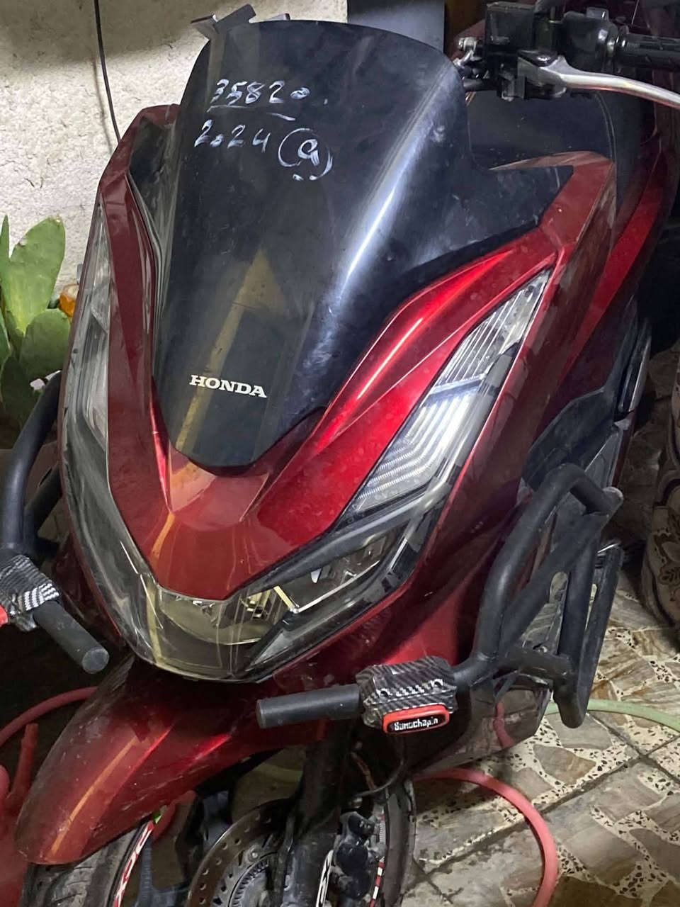 جيل الرابع  نضيفه مكينه كهربات كله شغال  حساس ازدحام  مانع نزلاق شغال نقص التريشه فقط للاستفسار ***********سعره ب16بيه مجال  مكاني كربلاء حي العامل
