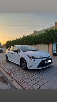 كورلا هايبرد ٢٠٢٥ كفالة من الصبغ والبارد بيها طخة موضحة ب الصور ماشية ...