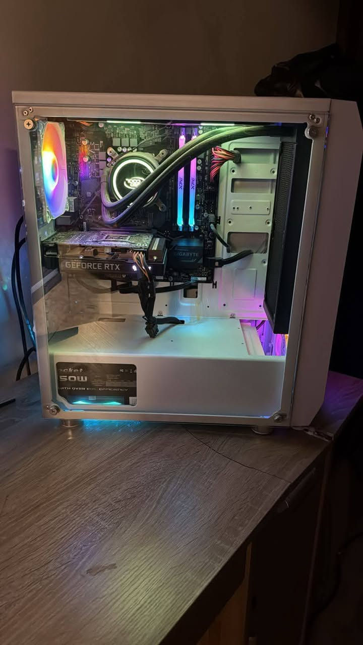 🔥 للبيع كيسGaming فقط بدون ملحقاته قوية - RTX 3050 🔥

💻 المواصفات:
- المعالج: Intel Core i5-10400F - 6 كور 12 مسار
- كرت الشاشة: NVIDIA GeForce RTX 3050
- الرام: 16GB DDR4
- المذربورد: Gigabyte B460M DS3H V2
- التبريد: تبريد مائي DeepCool GAMMAXX L240
- الباور: 650W اصلي
- التخزين: SSD 120GB + HDD 1TB (930GB)
- الكيس: Gaming RGB

🎮 تشغل: GTA 6 / Warzone / Valorant / Fortnite / FC 25 / Cyberpunk على دقة عالية + ميزة DLSS

📍 المكان: كركوك
💰 السعر: 850 الف وبيها مجال
📞 تواصل: ***********

نظافة 100% وما مفتوحة تصليح
---
مكاني كركوك  يوجد توصيل
فقط كيس للبيع حته  كارتونات التجميعه موجوده
