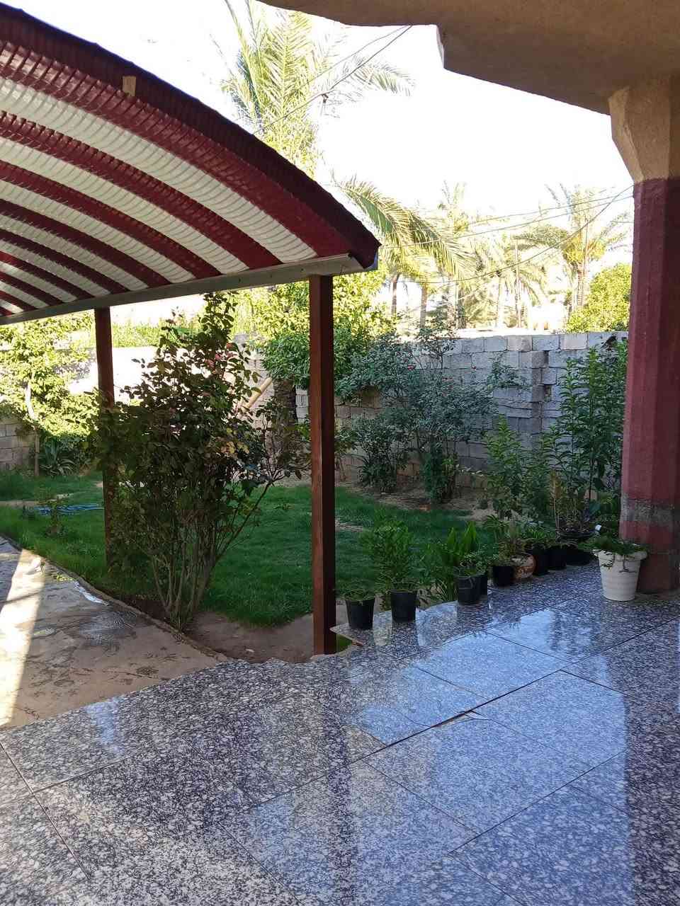 للبيع دار المساحة ٣٤٠ متر الدار مكون من كراج وحديقة صالة كبيرة ثلاث غرف نوم مع حولي وترك حول البيت البيت مدخلين جنس الدار زراعي سند ٢٥ العنوان بغداد الراشدية قرب جامع عبد الكريم أبو غازي هاتف *********** الرقم بي وتس أب
