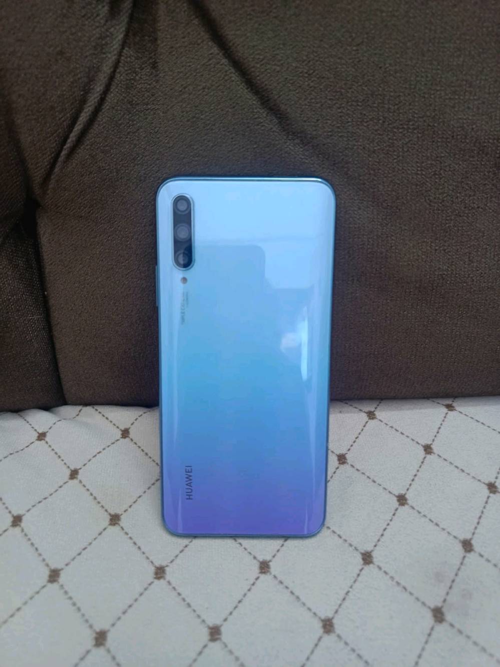 السلام عليكم جهاز Huawei Y9s نظيف كلش ذاكرة 128 كاميرا منبثقه رايده ب110.000 مكاني بغداد الجديده او حي الأمين سكينه ***********