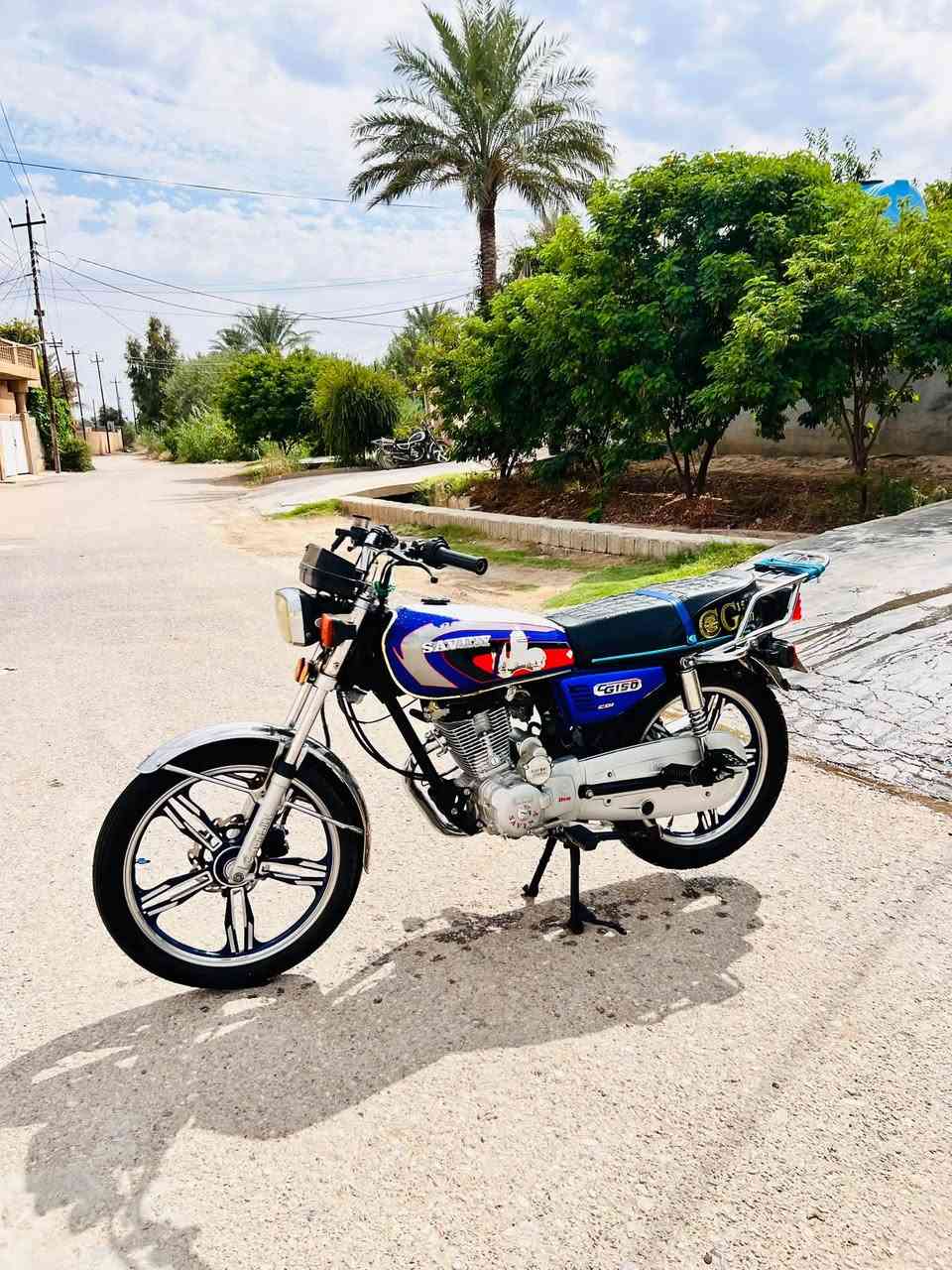 للبيع دراجه سيفان موديل 21دراجه نضيفه عل يدي خذتهة جديده بل ٢١ مابيه نقص لو برغي مكينه خير من الله كهربايات كلهن شغالات سلف شغال وراق أصولي سعر 475بي مجال مكاني شهربان***********

