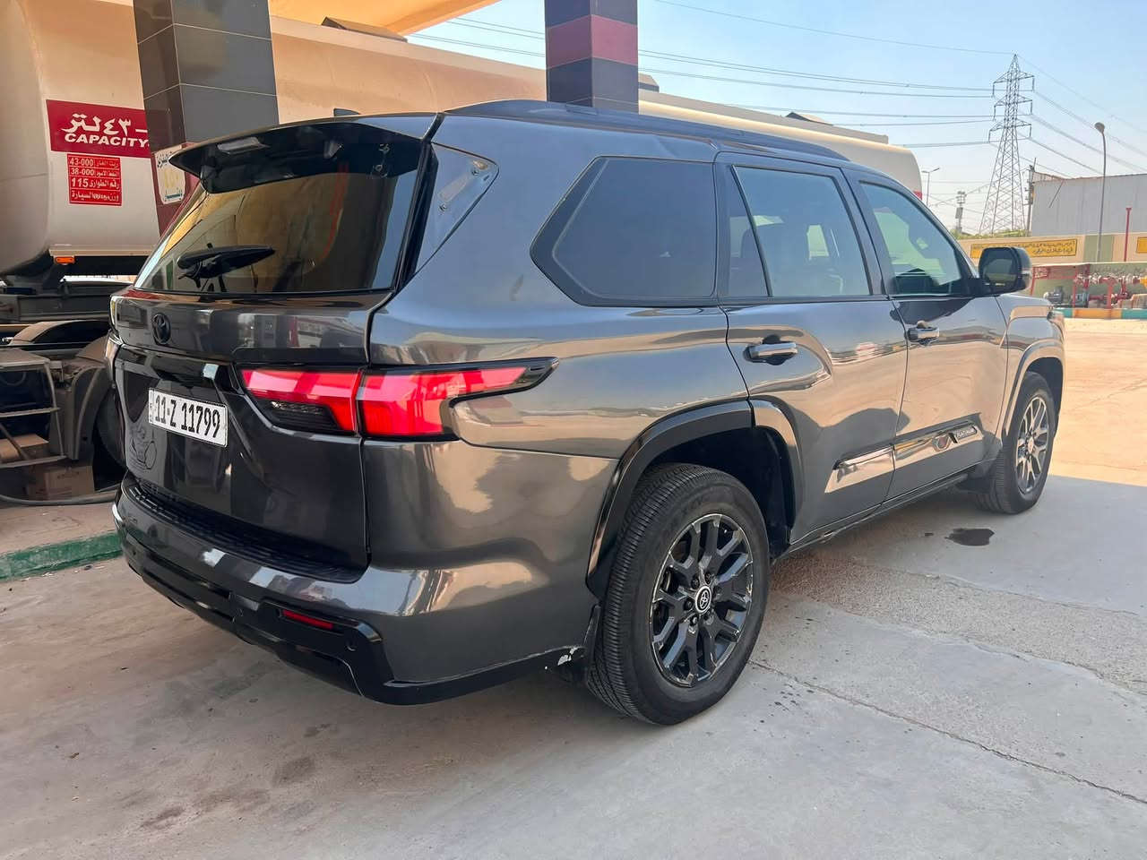 السلام عليكم
تويوتا سيكويا 2024
2024 Platinum Hybrid

i-FORCE MAX – بلاتينيوم  

🔹 موديل: 2024

🔹 فئة: Platinum Hybrid (فول مواصفات)
🔹 ماشية ٤٠ الف كيلو

⚙️ الأداء والقوة
✔️ محرك 3.4 لتر V6 توين تيربو
✔️ نظام هايبرد i-FORCE MAX
✔️ القوة الكلية: 437 حصان 🔥
✔️ العزم: 790 نيوتن متر 💪
✔️ گير 10 سرعات
✔️ دفع رباعي 4WD
✔️ أوضاع قيادة متعددة + وضع سحب
🔧 نظام التعليق
✔️ نظام تعليق احترافي هوائي Cognito Motorsports
✔️ طبلات و دبلات مطورة Heavy Duty
✔️ ثبات أعلى وأداء أقوى بالأوف رود
🛞 الخارجية
✔️ويل 20 إنش بلاتينيوم
✔️ دوسات جانبية كهربائية
✔️ LED كامل
✔️ حساسات أمامية وخلفية
✔️ كاميرات 360 درجة (عرض محيطي كامل حول السيارة)
✔️ نظام عرض محيط السيارة  – فخامة كاملة
✔️ فتحة سقف بانوراما
✔️ جلد بلاتينيوم فاخر
✔️ جميع المقاعد كهربائية
✔️ تدفئة وتبريد لجميع المقاعد
✔️ ذاكرة مقاعد
✔️ شاشة 14 إنش
✔️ شاشة عدادات رقمي
✔️ نظام صوت JBl
✔️ Apple CarPlay & Android Auto
✔️ شحن لاسلكي
✔️ تشغيل بصمة + دخول ذكي
    داتا شو تعرض جميع معلومات القيادة 
🛡️ أنظمة الأمان
✔️ رادار أمامي
✔️ مثبت سرعة ذكي
✔️ تحذير مغادرة المسار
✔️ مراقبة النقطة العمياء
✔️ نظام منع التصادم
ملاحظات / نقص مثلث جاملغ خلفي وجود رصعات في آلتكم والقمار باب خلفي دبلات يدويه دبلات الجامة نقص
السعر ٤٢٠
يعني ٤ دفاتر و ٢٠ ورقة 
التواصل 
***********
