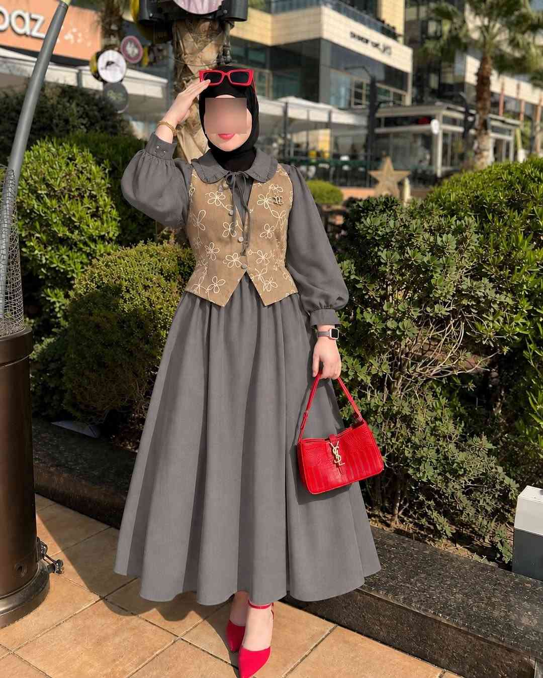 فستان + كنزه 
السعر ناربنات 25,000 بس 
قياساته38-40-42-44-46-48 
طول فستان  140cm
خدمة توصيلنا متوفرة لجميع محافظات العراق
تكدرون تراسلونا على الواتساب ***********⁩⁩⁩⁩⁩⁩
