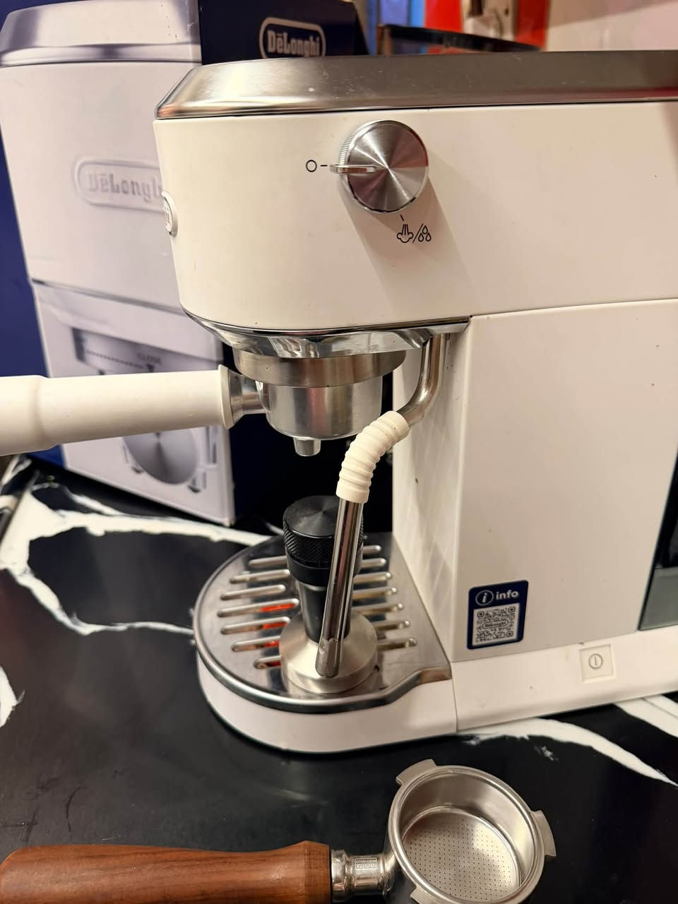 مكينة خياطة • ديديكا EC890 • قليلة الاستخدام