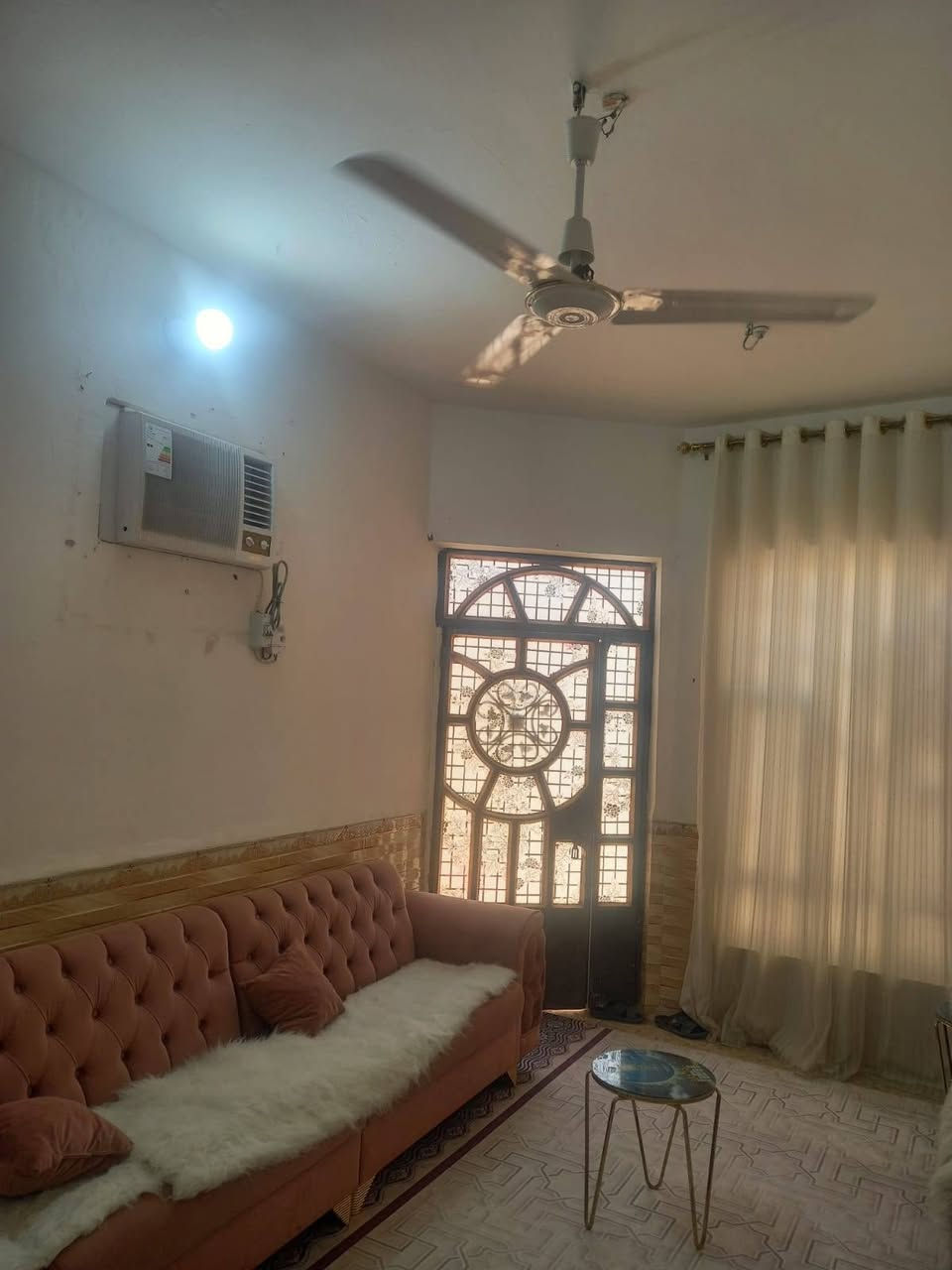 بيت للبيع حي الفرات شارع الصب فراعنة أسواق سامر سابع بيت تبليط خدمات المساحة ١٠٠ متر غرفة وصالة واستقبال ومطبخ طابق واحد نظيف طابو صرف السعر ٩٠ مليون الاتصال, ***********
