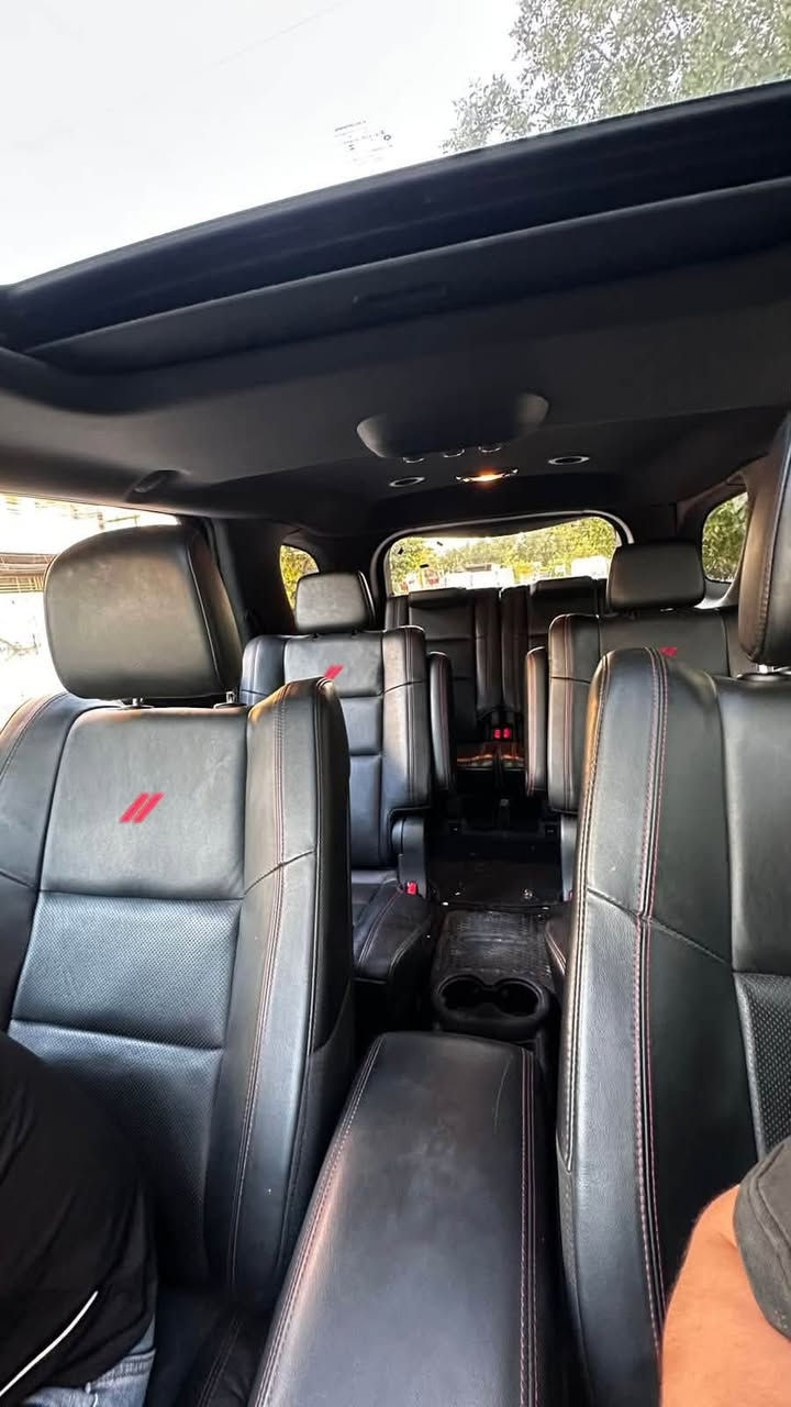 دوج دورانكو GT  Plus
* الموديل: 2024
* الشركة: Dodge
* الفئة: GT Plus
* ⁠دركة ستيرن حرف (D).
* ⁠المسافة المقطوعة (17) الف مايل.

    V6 (Pentastar)

* الدفع: AWD (دبل).
* تبريد مقاعد أمامية .
* ⁠تدفئة مقاعد امامي وخلفي.
* تحكم كهربائي بالمقاعد.
* شاشة 10 إنج Uconnect

* Apple CarPlay + Android Auto

* تشغيل بصمة + ريموت ستارت
* مكيف أوتوماتيك 3 مناطق

* Blind Spot (نقطة عمياء)

* حساسات.
* كاميرا خلفية.
*مثبت سرعة.
* نظام مانع انزلاق.
* ⁠رادار اماي.
* ⁠رادار جانبي.
* ⁠باب خلفي كهربائي
* فتحة سقف.
* مرايا تسخين.
* ⁠اشاير بالمري.
* ⁠ترحيب.
* اطارات 20 إنج.
تفاصيل كامله بالمنشور .
موجود الكار فاكس مالتها. 
مكان السيارة : بغداد
((رقم بغداد شهداء))
رقم الشاصي : 1C4RDJDG1RC227993
والكتلوك ايضا.
علق (بتم) يوصلك السعر والتفاصيل على الخاص.
للتواصل على رقم الهاتف واتساب فقط ***********
