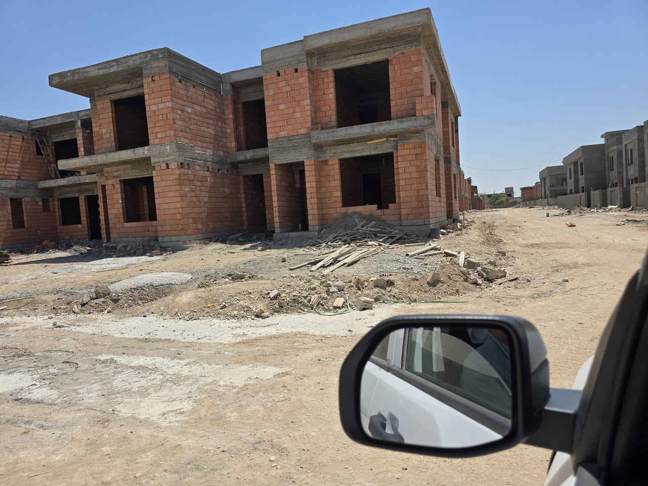 دار سكن للبيع .المساحة ٢٠٠ متر في مجمع السخاء مجاور مجمع نوروز خلف المدينة الترفيهيه المركزيه الجديده في بعقوبه..حي المعلمين .مجاور دور المعجون القديمه..تم دفع مبلغ ١٢٠ مليون والباقي مبلغ ١٨٠ مليون تسدد بنظام الاقساط كل ٣ اشهر ١١ مليون. ...وهي مشموله بنظام القرض المصرفي ١٢٥ مليون... ولم نستلمه
..علما ان رقم الوحدة السكنية في المجمع C39 ركن في بداية مدخل المجمع..للراغبين بالشراء الاتصال على الارقام/ ***********///***********

