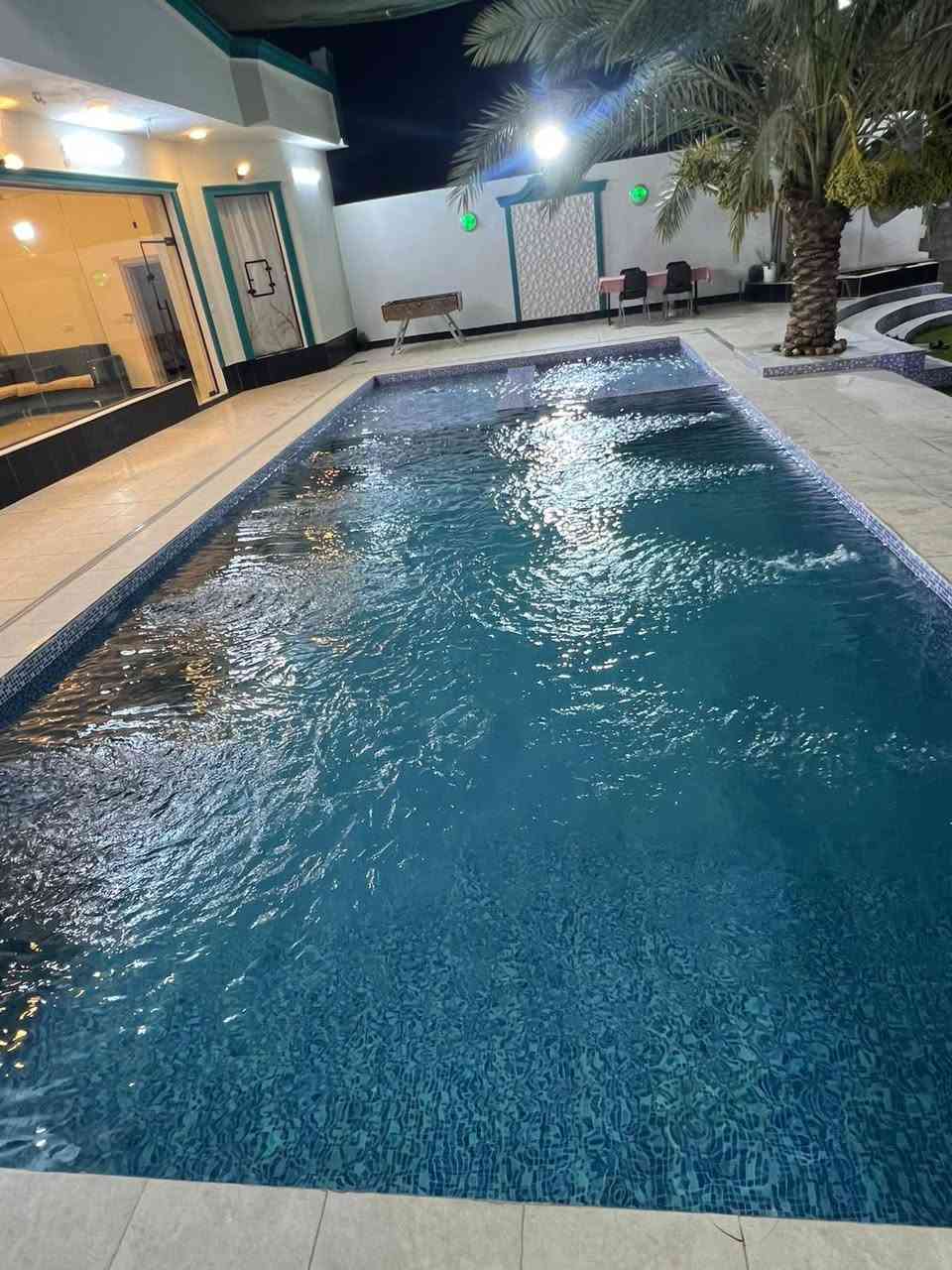 استمتع بأجمل الأوقات مع الأهل والأصدقاء في أجواء هادئة 
🌴 مزرعة فينيسيا الترفيهية 🌴🦋🌲
تبحث عن الهدوء والراحة بعيداً عن ضجيج المدينة؟
استمتع بأجمل الأوقات وسط الطبيعة الخلابة، مكانك المفضل للاسترخاء وقضاء عطلة مميزة!
✨ نظام الحجز: نهاري ومبيت (للعوائل والشباب)
(المزرعة موثقة من تطبيق إجرلي)
تحتوي المزرعة على:
 * 🏊‍♂️ مسبح للكبار (بعمق 180)، ومسبح للأطفال، مع جلسة استرخاء.
 * 🛏️ غرفة نوم واحدة (تحتوي على 3 أسرة) + صالة كبيرة تطل على المسبح.
 * 🛋️ جلسة عربية مميزة.
 * 🌳 حديقة ترفيهية تحتوي على (مرجوحة، ميز طعام وكراسي) وسط أجواء طبيعية ساحرة.
 * 🐓 حقل دواجن يضفي طابعاً ريفياً جميلاً للمكان.
 * 🍳 مطبخ متكامل + 🚿 صحيات.
 * 🍖 مكان مخصص وجاهز للشواء.
 * 💡 كهرباء مستمرة على مدار 24 ساعة مع توفر الإنترنت.
 * 🚘 كراج مخصص لوقوف السيارات.
📍 الموقع: صلاح الدين / قضاء بلد
📞 للحجز والاستفسار (اتصال أو واتساب): --***********
