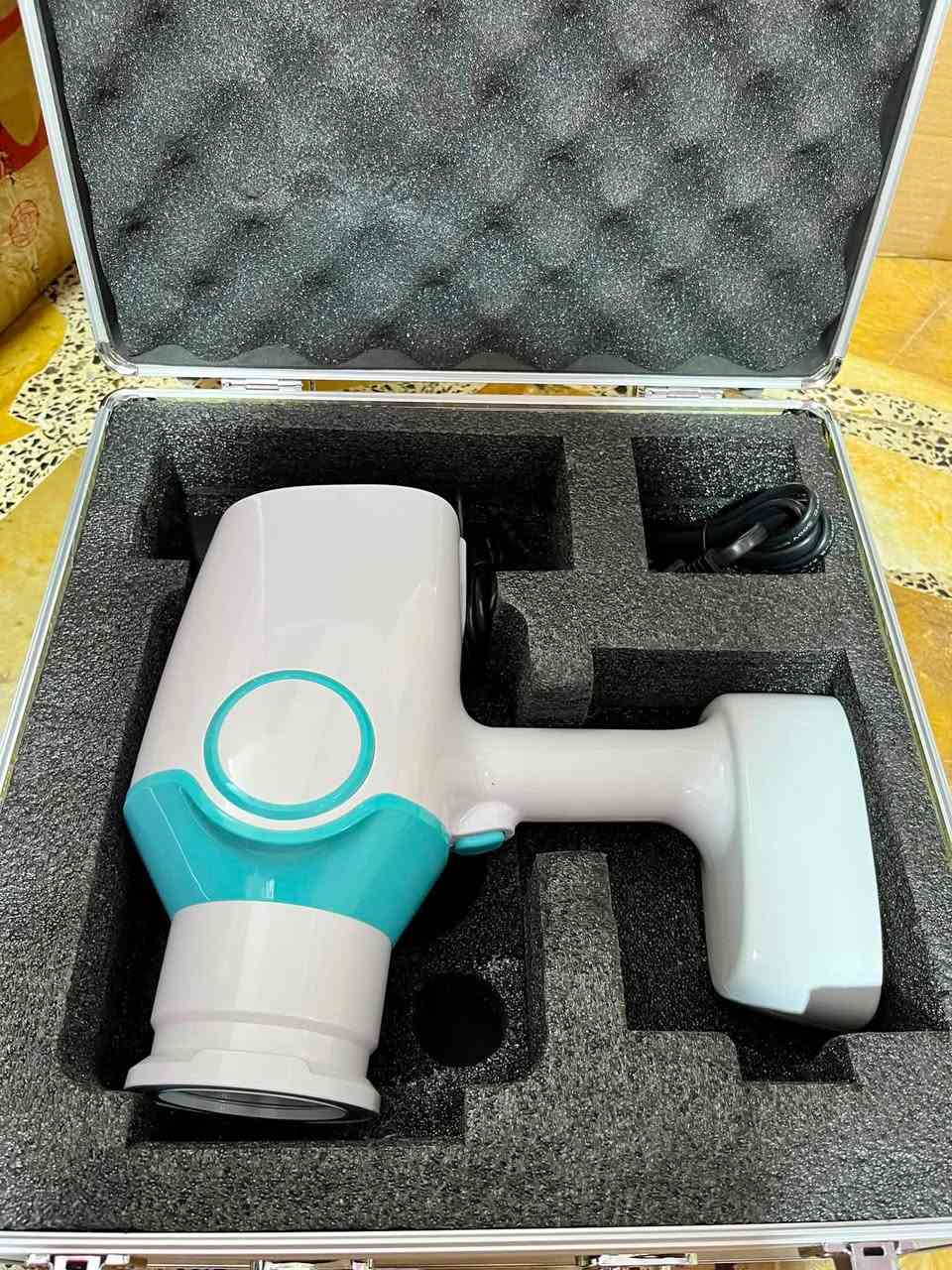 🦷🔥 جهاز أشعة أسنان محمول احترافي – Dental X-Ray
جهاز أشعة سينية محمول مخصص لتصوير الأسنان داخل الفم، مناسب لعيادات وأطباء الأسنان.

🔹 Tube Voltage: 70 kV
🔹 Tube Current: 2 mA
🔹 Focal Spot: 0.4 mm
🔹 Exposure Time: من 0.04 إلى 2.0 ثانية
🔹 High-Frequency DC للحصول على صور واضحة
🔹 شاشة رقمية لعرض وضبط وقت التعريض
🔹 بطارية داخلية قابلة للشحن
🔹 تشغيل محمول باليد وسهل الاستخدام
🔹 يدعم التصوير باستخدام Digital Sensor / RVG / Phosphor Plate / Film حسب نظام العيادة
🔹 تصميم مدمج وخفيف وسهل النقل
🔹 يأتي داخل حقيبة ألمنيوم للحفظ والنقل

📦 الحالة: نظيف وكامل بالحقيبة والملحقات الظاهرة بالصور

⚠️ جهاز أشعة سينية طبي، ويُستخدم من قبل المختصين ووفق إجراءات السلامة الإشعاعية.

📲 التواصل واتساب فقط:
***********

سعر مناسب
