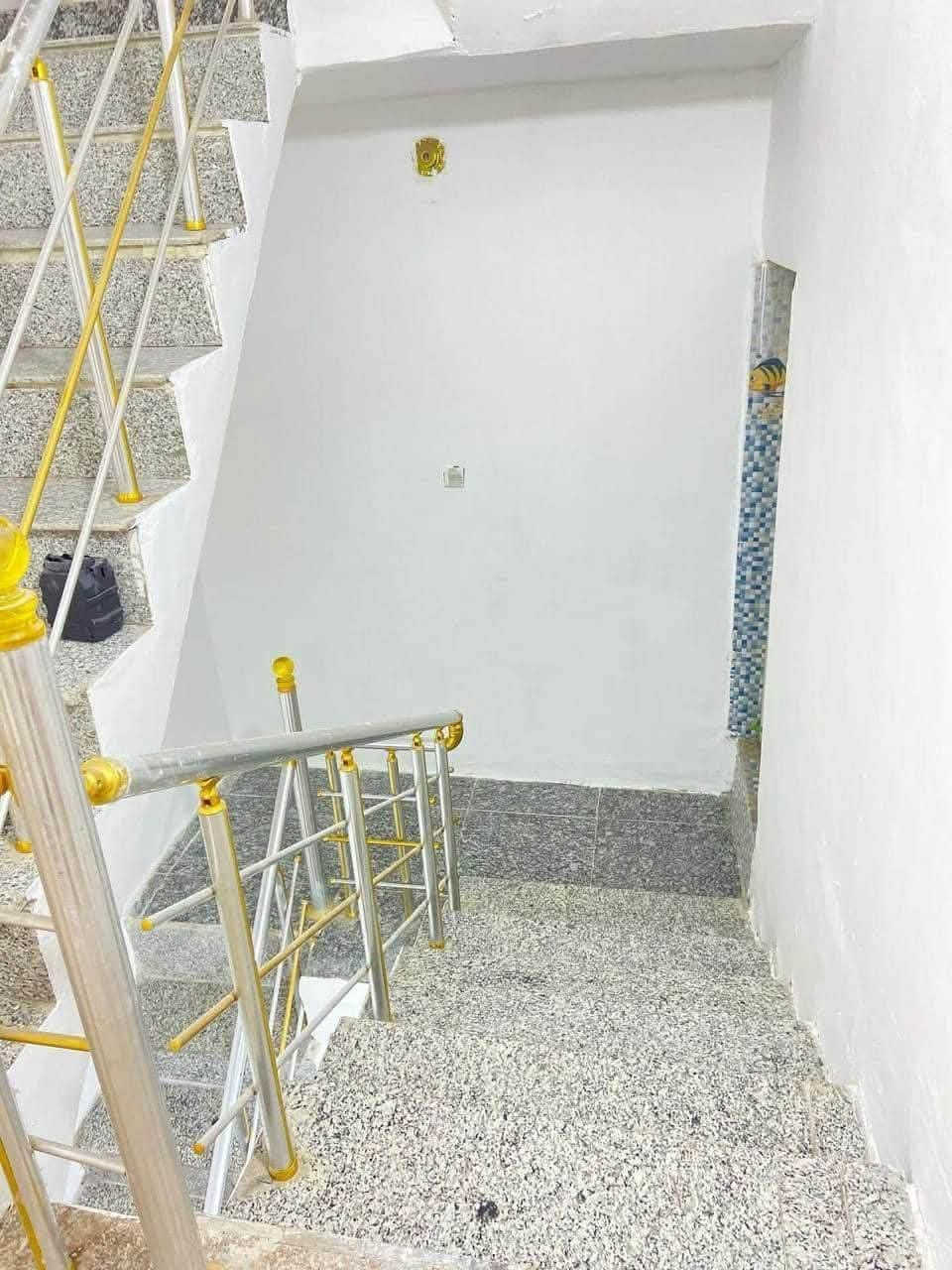 بيت للايجار مساحه80متر طابقين في الجبيله الطابق الارضي استقبال مطبخ حمامات الطابق الثاني غرفتين حمامات الاجار750
***********

