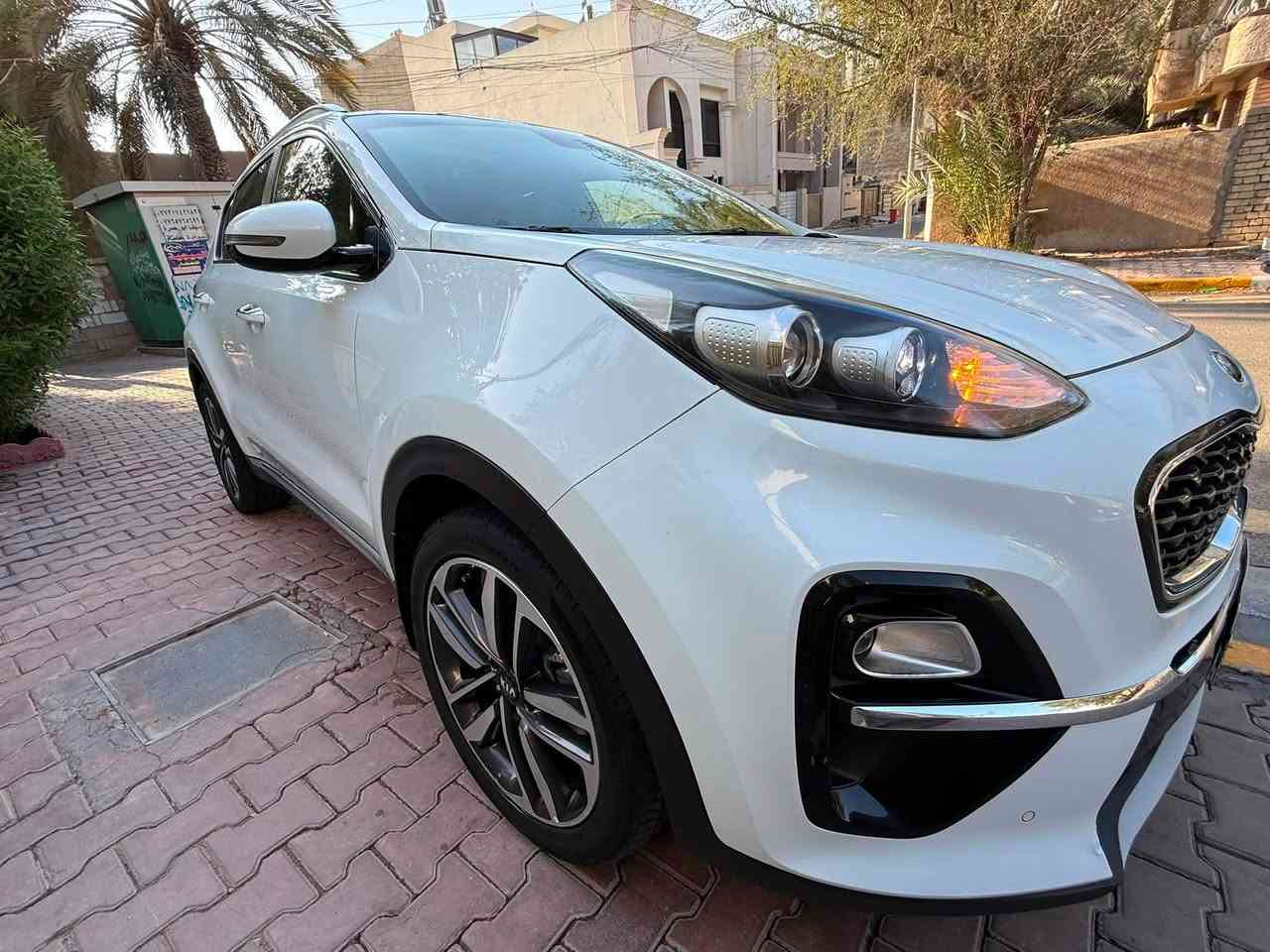 السلام عليكم
كيا سبورتج خليجي فول يعني مواصفات جيتي لاين موديل ٢٠١٩ شكل ٢٠٢٠ الشركة الدولية 
فول مواصفات ١/١ معروفة 
محرك ٢٠٠٠ دوش السياره عليها عازل جام حرار بل كامل
رقم بغداد الدولي الجديد رقم سنويه هزه جديده تحويل ثاني يوم 
مكفولة من الصبغ والتبديل 
بانوراما.
بصمة دخول وتشغيل.
سايد بريك بصمة.
مانع منحدرات.
شاشة كببرة 
اريل نفكيشن.
شاحن واير ليس .
اوتو هولد.
جنطة كهرباء.
كشنات جلد ومخمل بلادي و كهرباء.
.داخل لونين حمصي واسود.
حساس امامي وخلفي.
خمسه ويل كب .
قطعتين تبريد بيانو.
كامرة خلفيه.
تحكم ستيرن.
شاشه قرائه الاعطال
 .3 انضمة قيادة  
سيارة جاهزة من كل النواحي صدر جديد  تايرات جدد
السعر 188 وبيه مجال 
بغداد /المنصور البيجيه *********** /// ***********
