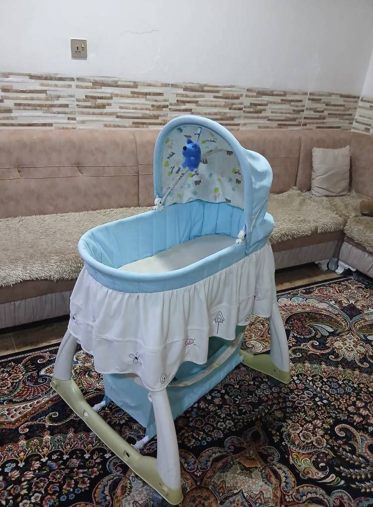 جۆلانێی مناڵان ئەوروپیە مارکەی mamalove زۆر تازە و بێعەیبە، ڕائەژەندرێ ، تایەی لەژێرایە بۆ گواستنەوە زۆر ئاسانە، لێەکرێتەوە و ئەتوانی لەعەرزا بەجیا کاریکۆتەکە بەکاربهێنی زۆر تۆکمەو مەزبوت و بێعەیبە ، کەپری پێوەیەو دۆشەکی تیایە 
خۆی زۆری پێدراوە سعری ئێستای زۆر گونجاوە قفڵی 35 هەزارە بێ معامەلە
سلێمانی ، گەیاندن هەیە*********** السليمانية, العراق
