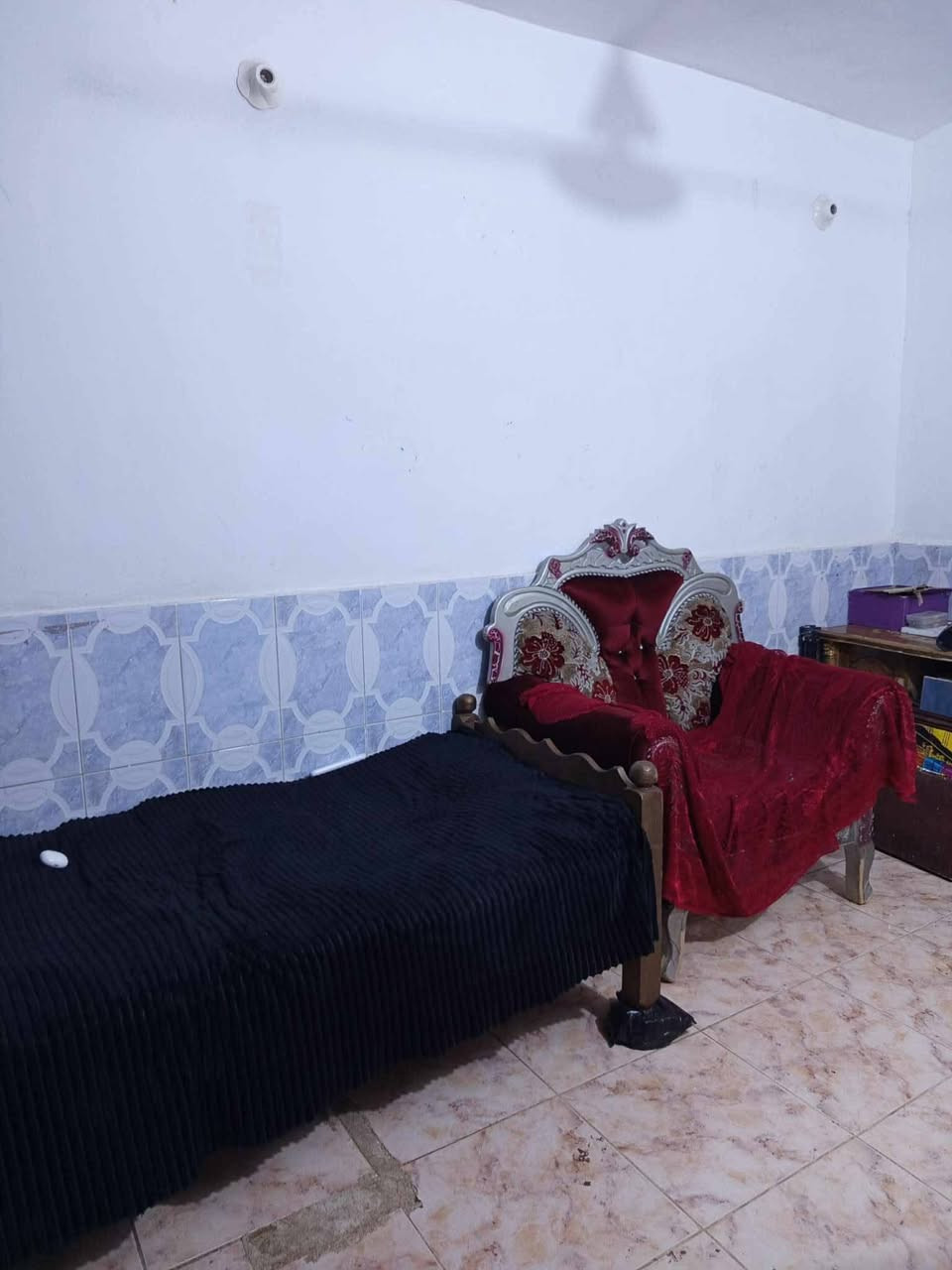 مشتمل للبيع مساحته ٨٠م في الكوت العزة الجديدة على الشارع العام طابقين متكون من اربع غرف نوم واستقبال ومطبخين وصحيات داخلية وخارجية السعر ٧٥وبيه مجال قليل
للاستفسار الاتصال على رقم صاحب الدار
***********
