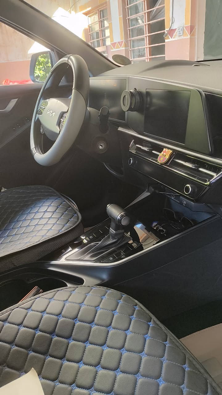 KlA NIRO Hybrid
سيارة اقتصادية عائلية 
رقم بغداد 
كيا نيرو هايبرد
الموديل2023
المحرك  هايبرد 1600CC
• نظامين سبورت ايكو
• شاشة كبيرة
• كاميرا خلفية
•كراسي مخمل
• رادار امامي
•مانع تصادم 
محدد مسار
• تصحيح مسار
• مثبت سرعه
• مانع انزلاق
• اناره ترحيبه
• مانع تجاوز
• حساسات مانع تجاوز
•حساسات خلفيه 
• نقطة عمياء 
• شاشة اعطال
• زجاج كهرباء 
• ويل قياس 16 
• اضوية امامي زنون LED
• اضوية خلفيه LED
• كشافات ضباب LED
• حساسات دخول الانفاق
• نظام GPS + خرائط
• أنظمة قيادة ECO / / Sport 
• تبريد ثلج 
• بلوتوث
مدخل USB + AUX
ماشية 40
زوج تاير جديد
التفويلة الوحدة تمشي أكثر من 860 كيلو متر 
🚗🚗حادث السياره بسيط جامرلغ وباب . البجم سليم كليا
ايرباك سليم. السيارة ليبل واحد بدون تبديل
للاستفسار الاتصال على الرقم
***********
واتس اب متوفر
ماسنجر متوفر
