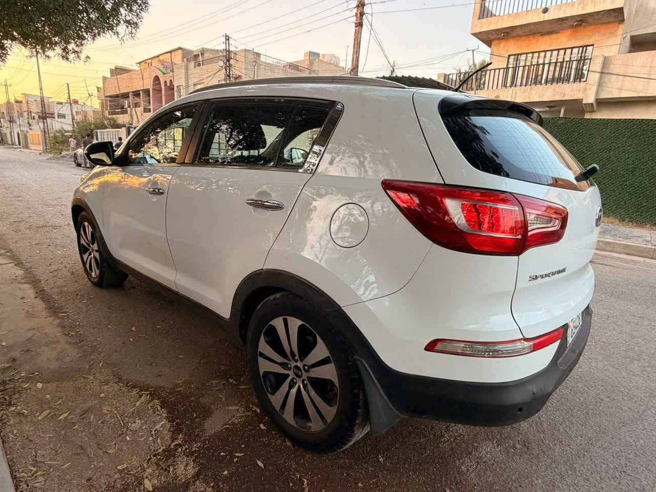 السلام عليكم.. سبورتج خليجي رقم بغداد 
السعر ... 125 

فول مواصفات
محرك 2000 دوووش 
بانوراما 
بصمه تشغيل بصمه ابواب
مري شفت 
اشاير بالمري
مانع تزحلق 
نضام منحدرات 
هواي مواصفات بعد
كاميرا شاسه تااب
تبريد ثلج 
كشنات نضيفه
تاير جديد باتري جديد
السياره مسويلها ادامه شامله
ارضيه تغليف جلد
بيها صبغ باب سياق فقط بدون اي دواخل سونار موجود 
العنوان بغداد..  ‭*********** بغداد, العراق

