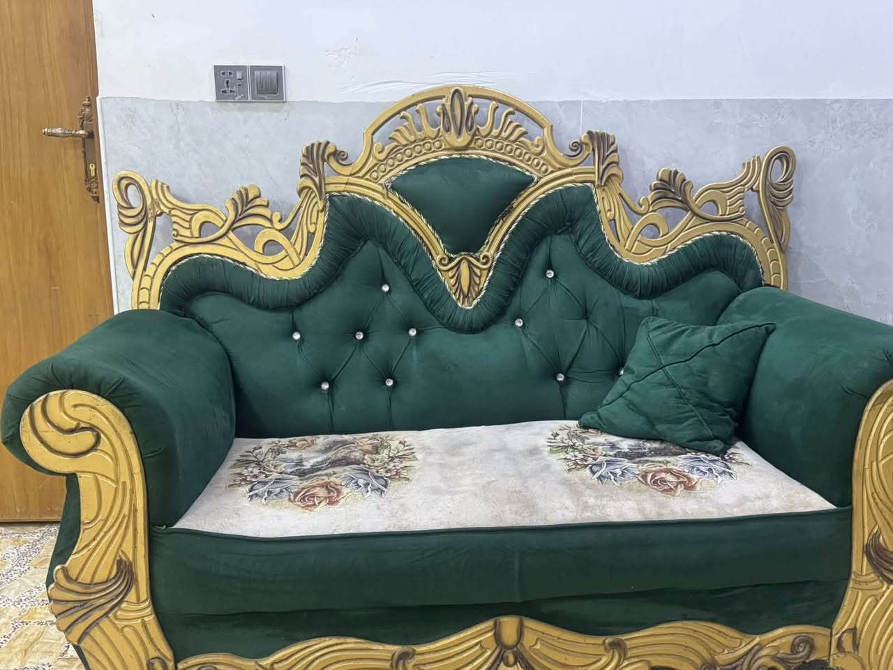 السلام عليكم تخم لبيع 6 قطع 13 مقعد 400 الف مكاني النجف حي الميلاد ***********
