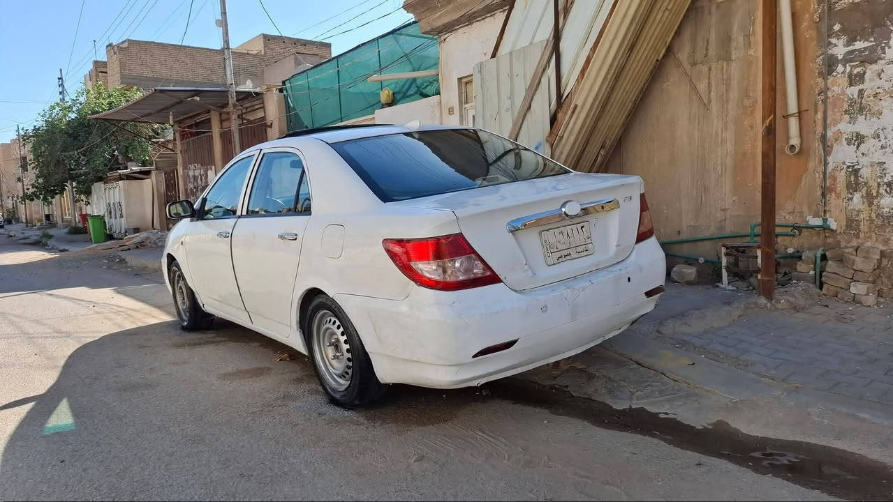 السلام عليكم DYD/2013/F3
اوتماتيك شاشه 
حساسات
 تحكم 
ستيرن 
كهربائات كامله
صربتها جاملغ ايسر بدون دواخل
بيها صبغات ابيع حزام
كير مكفول محرك كايم شغاله وتمشي
رقم قادسيه مشروع وطني راعيه يريد مداور سنويه صار شهر ساقطه
سعرها 36 
مكاني كربلاء
رقمي ***********
