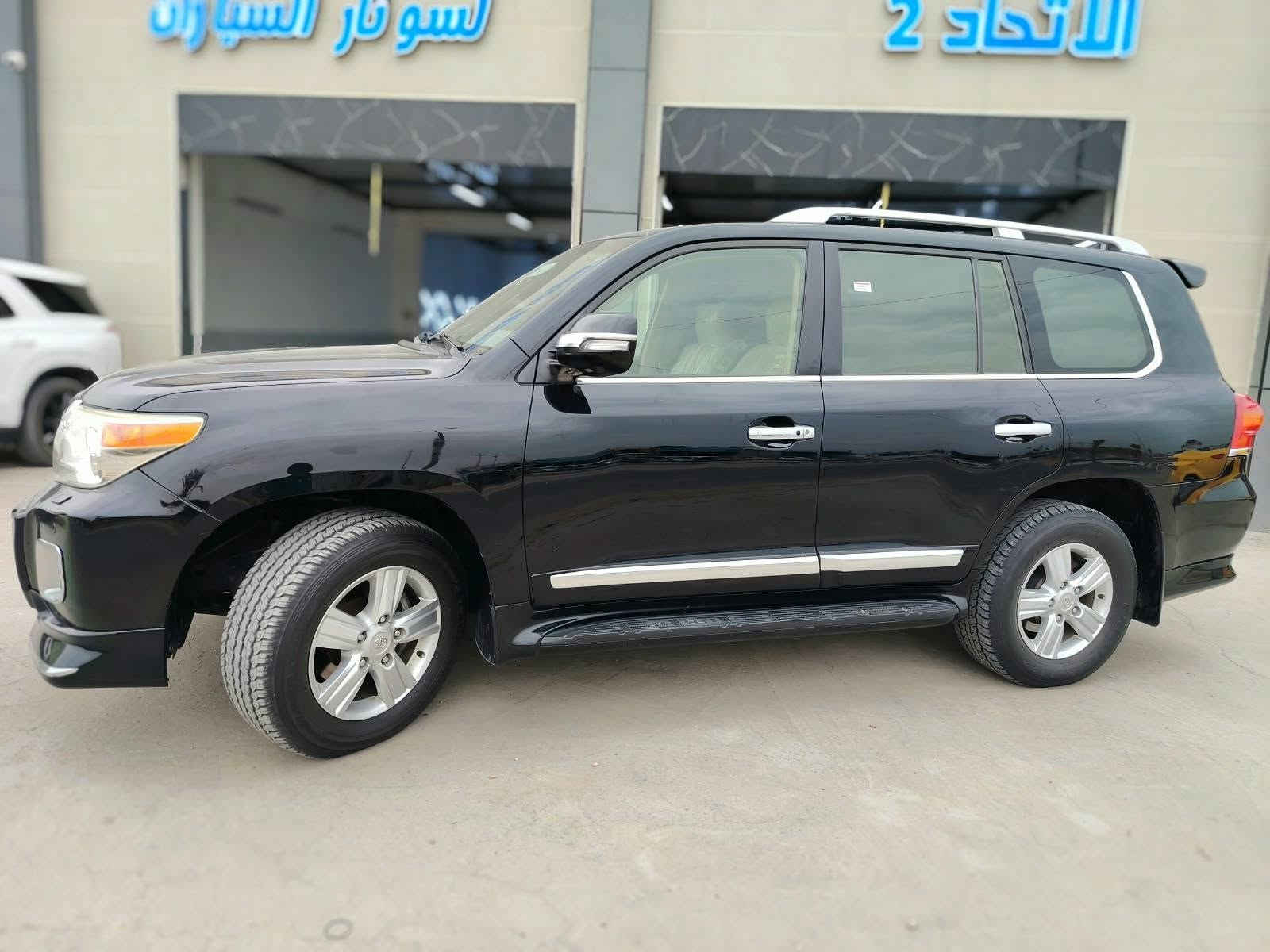 لاندكروزر GXR • ٢٠١٥ • بدون صبغ