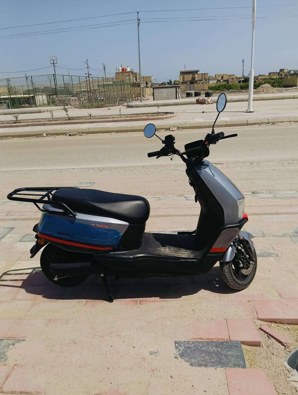 يالله السلام عليكم 
دراجه شحن للبيع نضيفه وجاهزه 
سرعه 60 
شحناها يمشيك 40 كيلو 
شاحنتها وياها وصندوگ وياها جاهزه دراجه 
للأستفسار اكثر ‏‪***********‬‏
