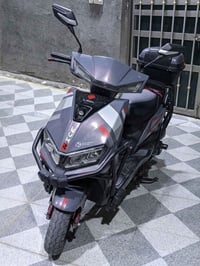 شحن • ٦ بطاريات • نظيف