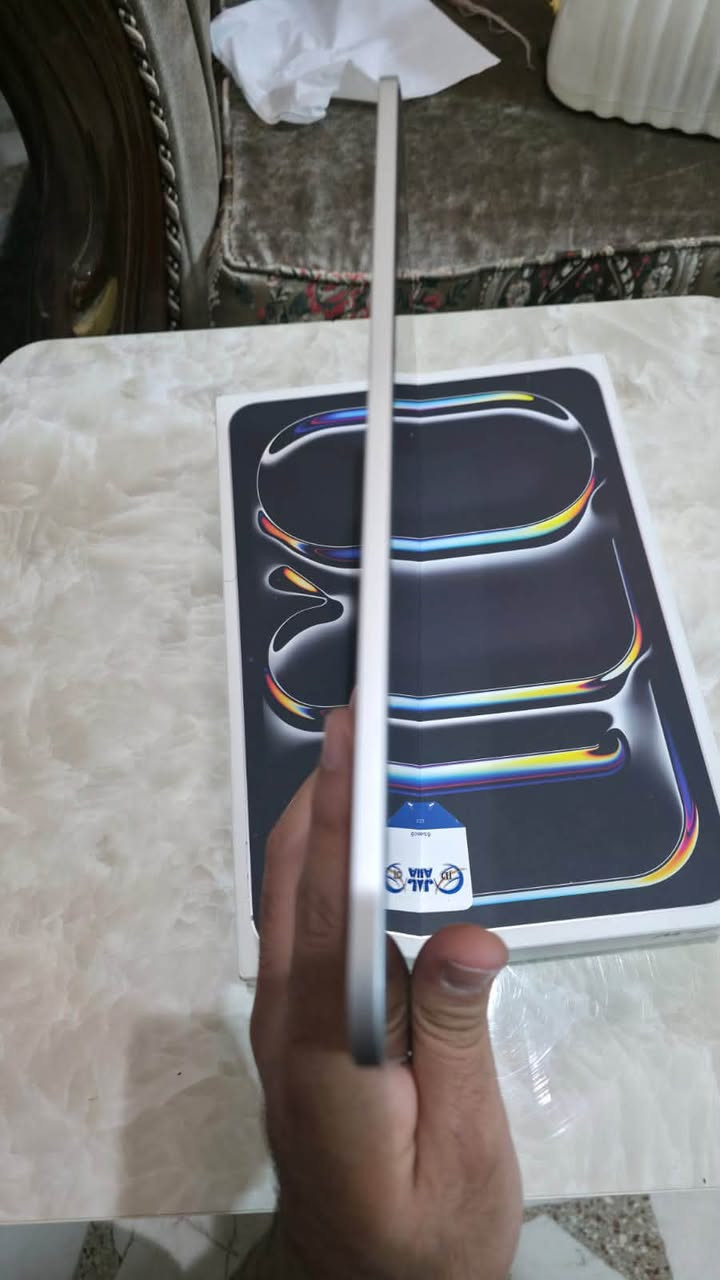 السلام عليكم ايباد m4  ذاكره 256 كل غراضه ويا 
بطاريته 🔋87‎%‎ مشحون 424 مره 
جهاز كلش نضييف مكاني بغداد 
سعره مليون او 50 الف 
اتواصل فيس او واتساب ***********
