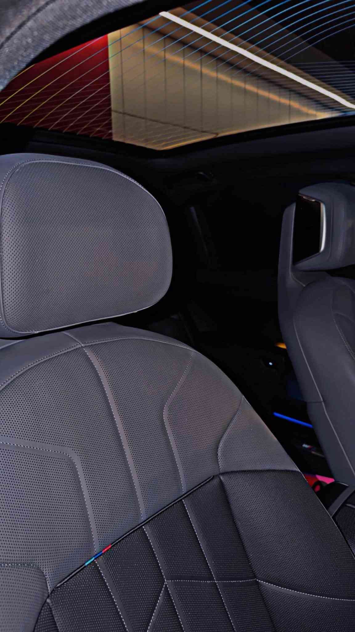 ‏‎‏‎النوع  BMW _ 7 series _ 740i
سنة الصنع : 2025 
‏‎‏‎المسافة المقطوعة: 27,000 Mile
‏‎‏‎سلندر :  V6

                               ***************
‏‎ السيارة وراد امريكي كلين تايتل مكفوله كفاله عامه 

مواصفاتها m بكج بلادي حتى الكشنات مختومه والتخشيب مالتها هم مختوم  
بانوراما + سقف روز لد متغير 
داخل لونين 
سستم صوت 
5 بردات كهرباء
دواخل كريستال 
ميموري كشنات الامامي 
تدفئة وتبريد كشنات 
تدفئة ستيرن 
تدفئة كشنات خلفية 
تحكم كامل شاشه الخلفية عدد 2 
ناظور ليلي 
5 كامرات وكامرة داخليه 
زراكات على الكاميرات امامي والخلفي 
ليد شباك بلادي 
صندوق كهرباء 
بوب 4 شفط 
ويلكب 21 كروم 
وبعدد هواي مواصفات بيها متخلص 

سياره لون مميز Drak blue نيلي على اسود طوخ تنطي لونين 

ورقم و باج تضليل لمده سنه 80‎%‎ 

مكاني المنصور الاميرات 

***********

الي يريد السعر يتصل وبلخدمة
