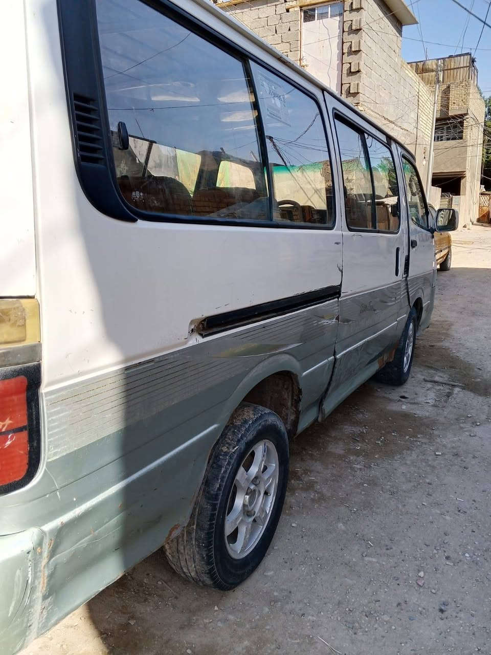 سيارة للبيع تحويل او وكاله مكينه وكير وكسن 
جديد السعر 20 وبيه مجال العنوان بغداد لأمين ثانية ***********
