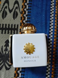 عطر امواج اونر نسائي غير مستخدم جديد الاصلي ١٥٠ دولار