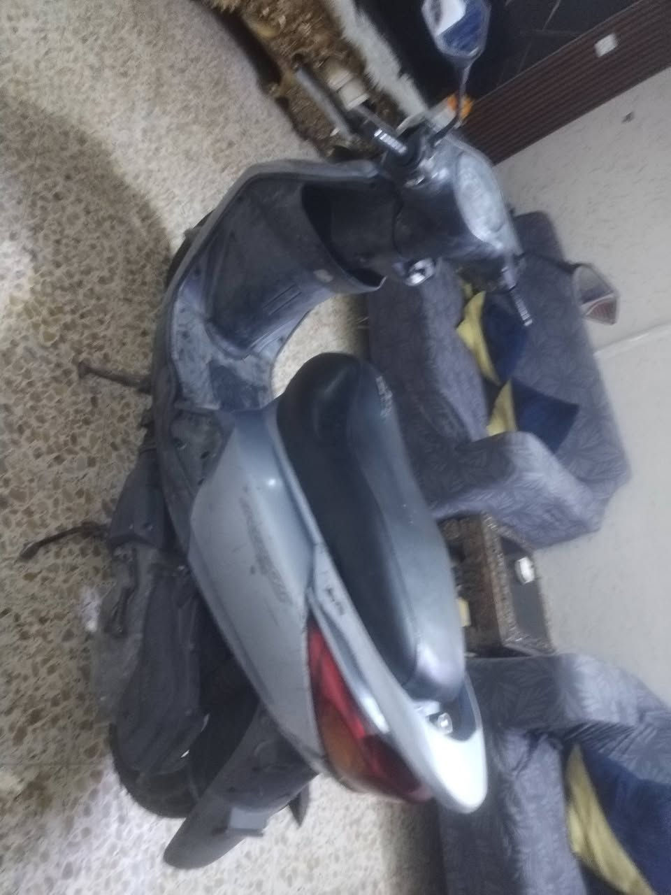 بريز حديث لايت عالي كله مختمه ختم واحد كله شغاله اي نقص مابيه نضافه فول دراجه جديده لوك السعر ٦٥٠ بغداد المشتل ***********
