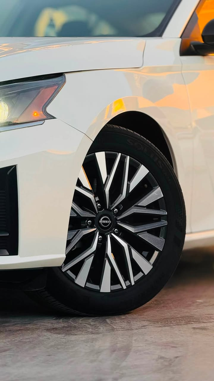 حادث خفیف و مرقم 🔥
.
Nissan Altima - 2025 
.
مواصفات SV 
.
سیارە ماشیە ٢٨ الف میل 
.
حادثە شویە صبغ من بنید و بارد الصغیر من جاملغ .
.
***********
