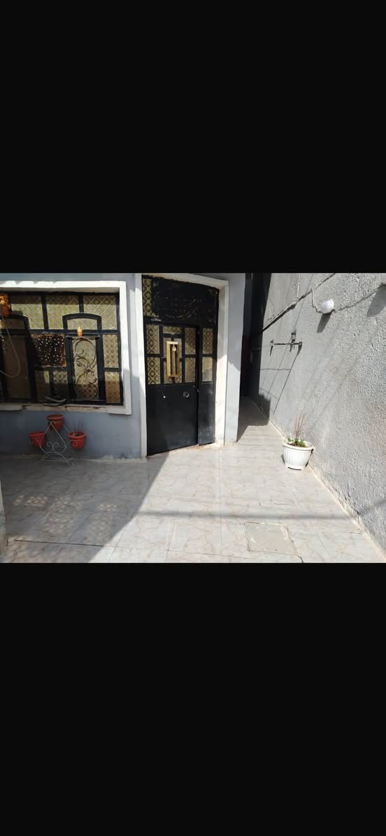 سلام عليكم بيت للبيع 100 متر منطقه التراث خلف سوك التراث اي استفسار وتساب ***********
