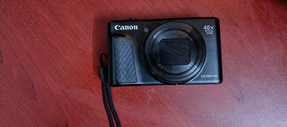 السلام عليكم
كامره كانون power shot sx740 HS 
4K 
الجهاز جديد 💯% 
ما مستخدمه 
للبيع و السعر ع الخاص 
📍بغداد / حي الخضراء 
رقمي / ***********
