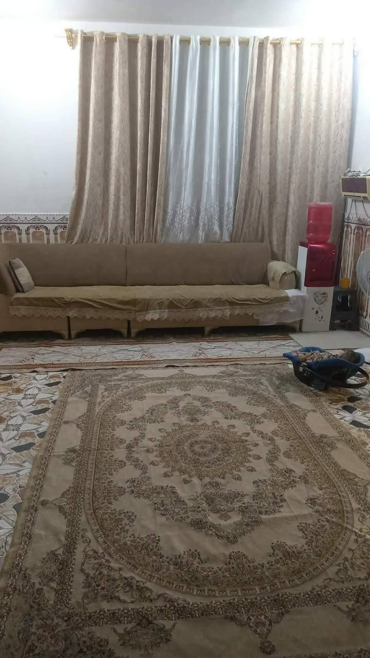 السلام عليكم ورحمة الله 
دار للبيع طابو صرف حر المساحه ٢٠٠ متر 
طابق واحد 
العنوان الفلاحيه شارع 30 خلف صيدلية مروة علي 
يحتوي على غرفتين نوم ومطبخ وصاله واستقبال وصحيات داخليه و خارجيه 
للاستفسار الاتصال على الرقم أدناه
***********

