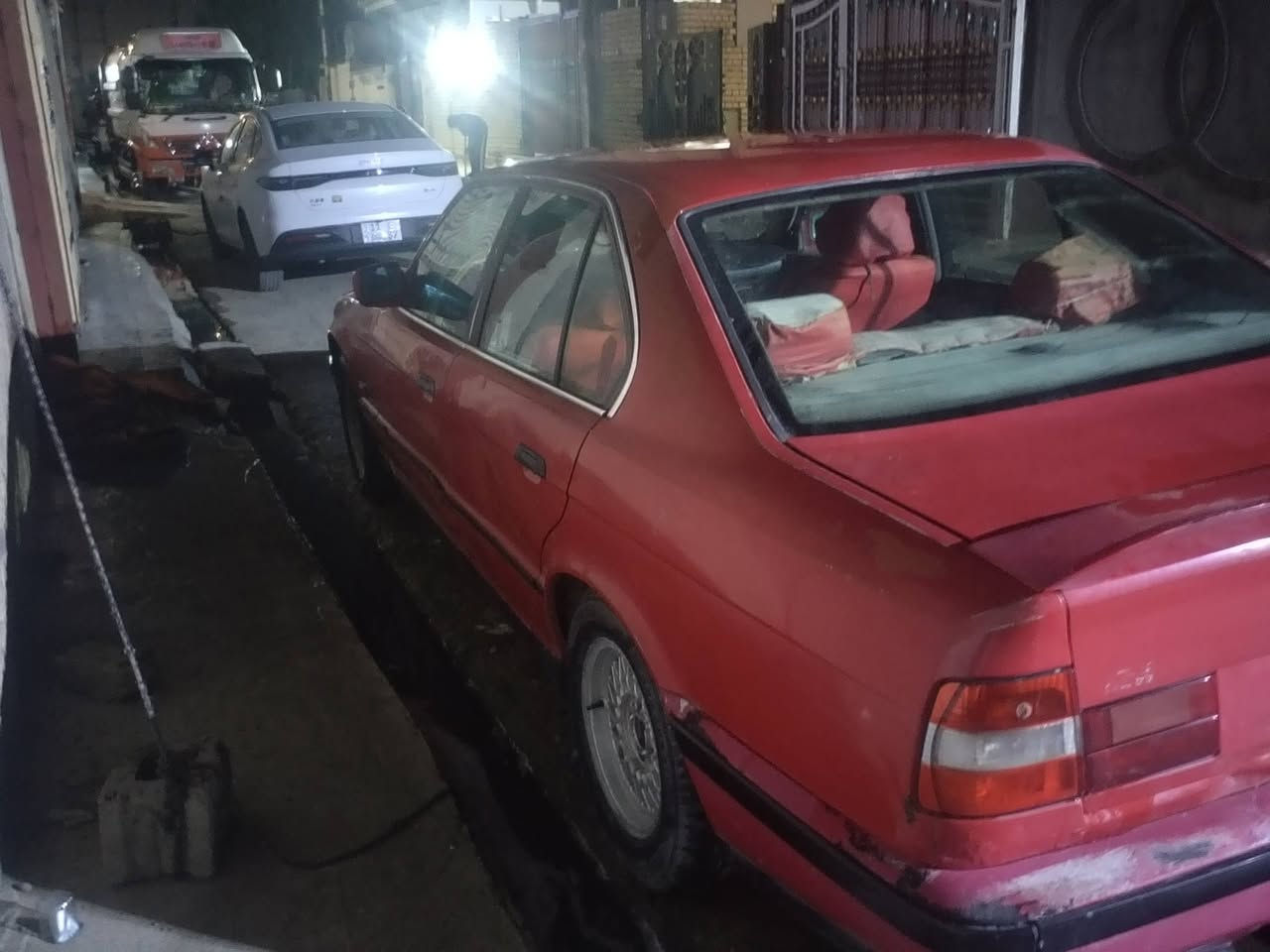 السلام عليكم
للبيع bmw 535i موديل 91
سيارة مال تعمير
كير ومكينه كفاله عامه
مكينه مفتوح 3500 بلاد صافية
صدرها جديد
الكشر بدون خياس بس يرادلها ترتيب
مكاني بغداد ***********
رايدها ب35 وبيها مجال
