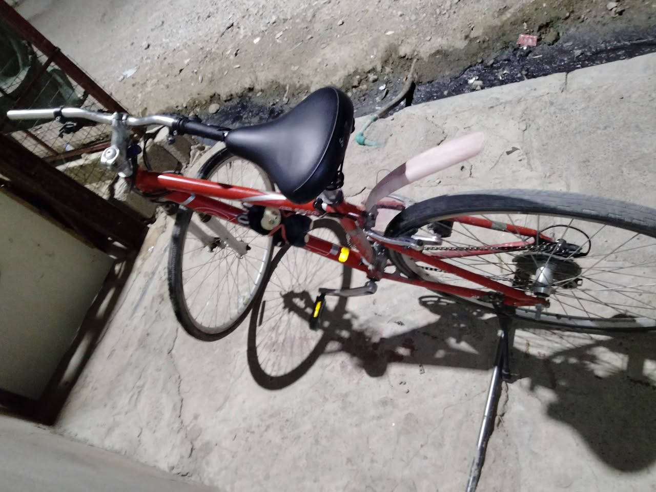 سلام عليكم باسكل جينت للبيع 135 وبي مجال حك جيتك الباسكل التبديل الخلفي يشتغل ول كدام يعوزه تبديل اليده مال تبديل ب اسم عواج بل ويل خلفي خفيف حيل الباسكل مرتب وحلو نضيف راسلني وبيك خير وتدلل *********** وتساب بي
