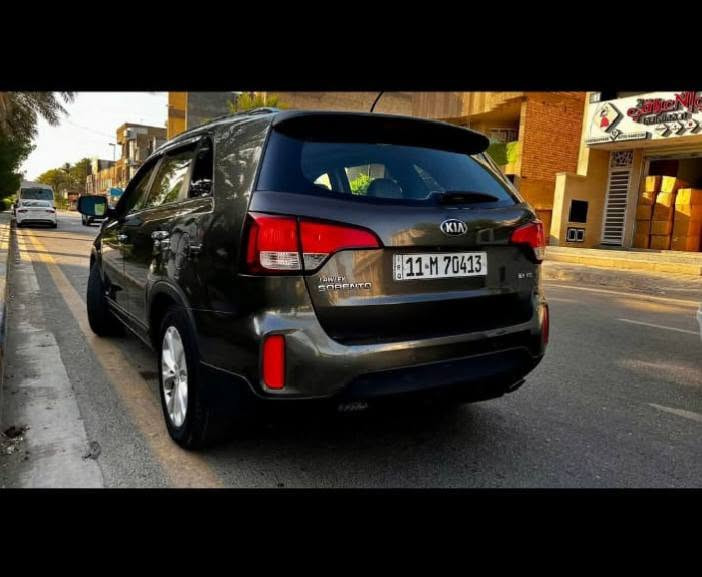 السلام عليكم
سورنتو موديل2015 فول ex
وارد امريكي حادثها دعاميه اماميه والبنيد مرشوش كلير بأمريكا بدون ضرر وبدون ايرباك 
الحادث موضح بالصور 
مواصفات 
تحكم استيرن 
ندفئه تبريد كشنات اماميه 
شاشه كبيره 
فور ويل 
بانوراما
مري شفط 
حساس نقطه عميا بالمري 
مري قلاب ويه البك 
اشاير بال مري 
ترحيب بيبان
كامره خلفيه 
سبعه راكب
بردان خلفيه 
كشنات الاماميه تحكم كهربا وخزن ميموري
3 وضعيات القياده
السعر 153وبيه مجال
الرقم ***********
