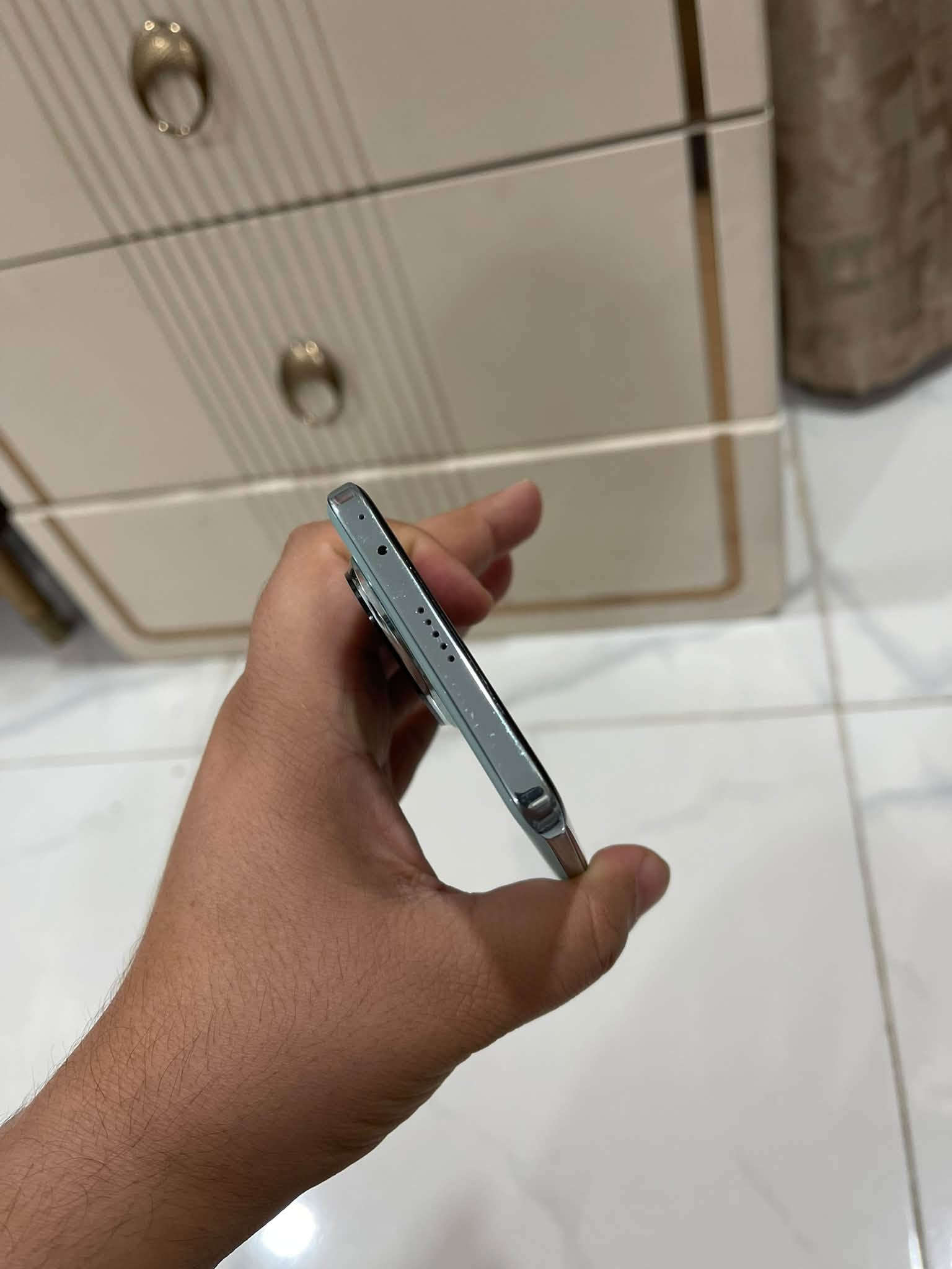 السلام عليكم هونر ٢٠٠ برو للبيع ذاكرة ٥١٢ عشوائية ١٢ كامل ملحقات الجهاز استخدام ثانوي مع كفرات عدد ٣ سعر الجهاز ٣٥٠ قفل مكاني بغداد المنصور 
***********
***********
