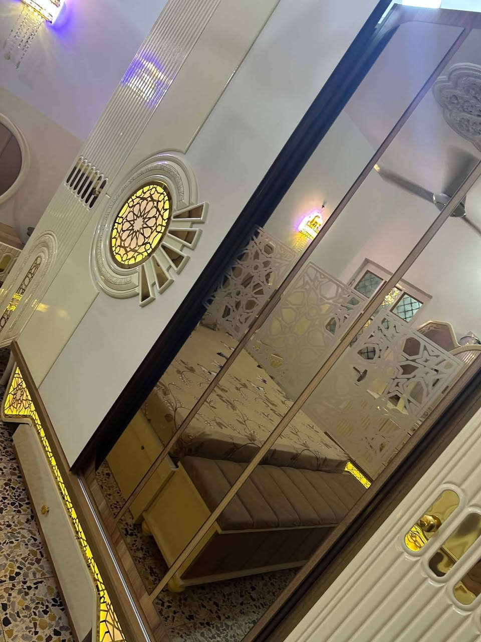 سلام عليكم غرفه تركيه للبيع ٩قطع نظافتها ١٠٠خشبها حراري المكان بغداد اتصال عل رقم ***********

