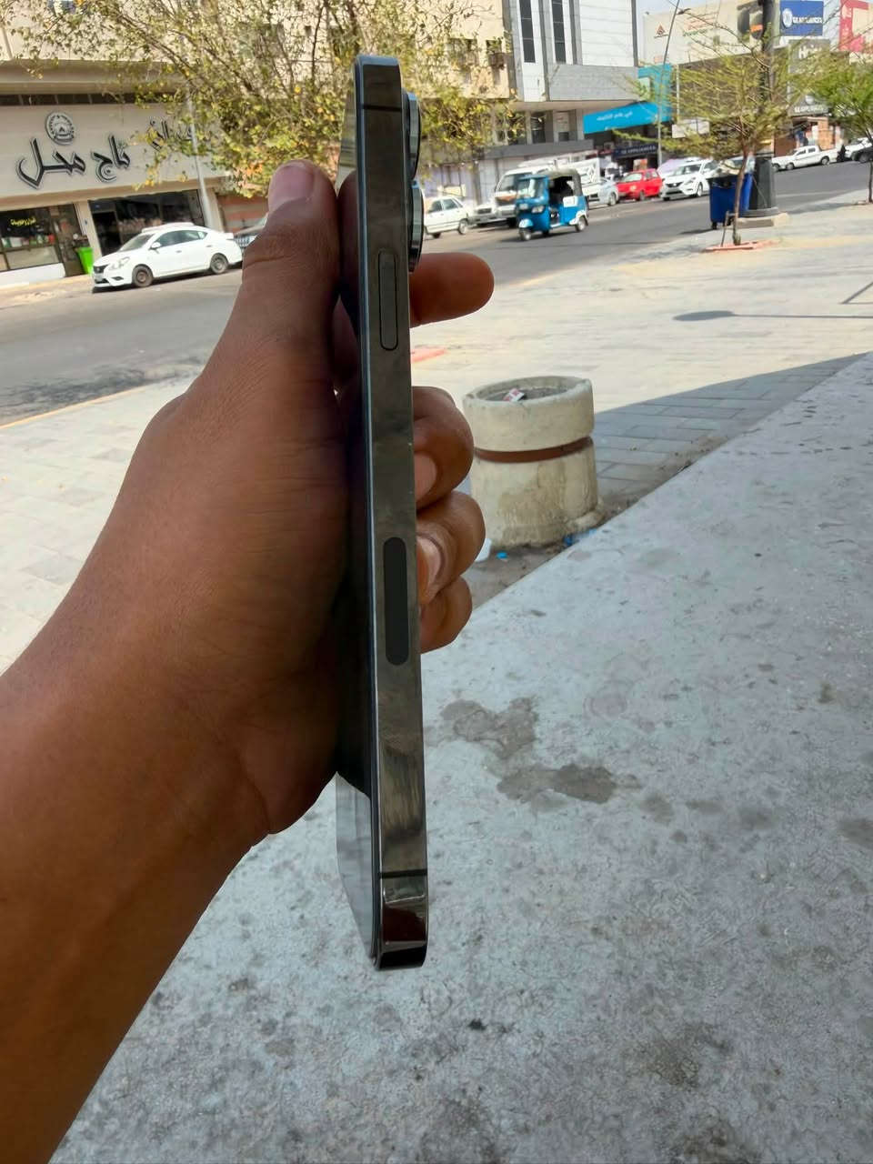 السلام عليكم ايفون ١٣ برو ماكس ذاكره ٢٥٦ بطاريته ٧٧ بلاد كفاله جهاز فقط مسكور ضهر شراي يدخل خاص الرقم / ***********
