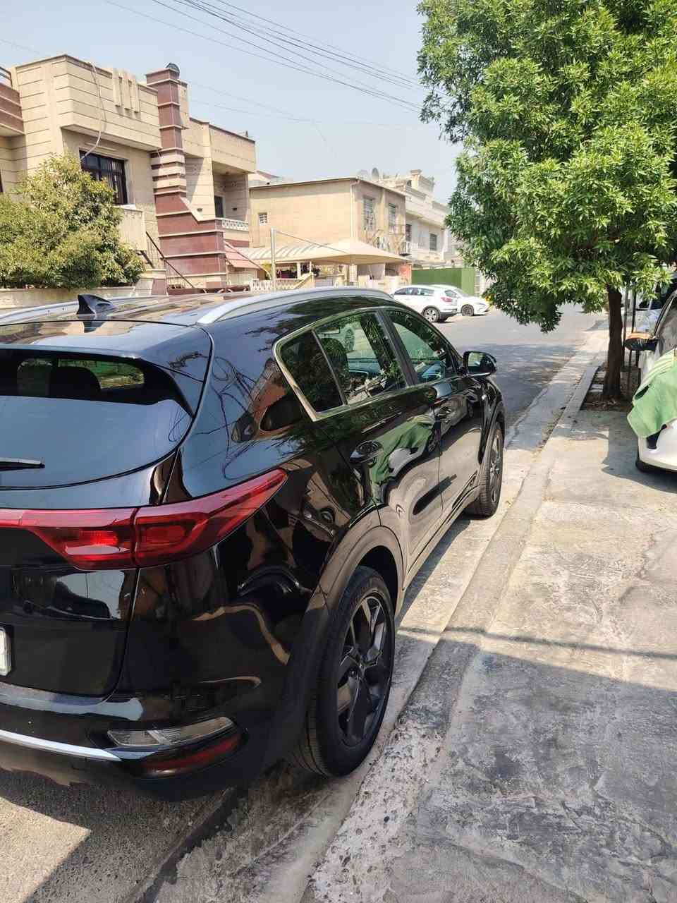 السلام عليكم
KIA SPORTG 2021 وارد امريكي
المواصفات نص فول
مكينه 2400gdi
كشنات جلد تدفئه
مري شفط +اشاير بلمري
رادار امامي خلفي+تحديد المسار
٣ وضعيات قياده (ايكو.نورمال.سبورت) 
وبعد بيها مواصفات والسياره انضف من الصور
حادثها جاملغ خلف السائق+باب صبغ فقط السياره ليبل واحد
ماشيه 42000mil 
السعر 175$وبيها مجال للشراي
مكان السياره بغداد
للاستفسار
***********
