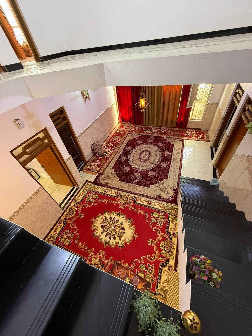 📍 واسط – قضاء الصويرة
حي العسكري – كاع خير العبدالله
قريب من كراج الصويرة
🏡 بيت زراعي للبيع
المساحة: 200 متر
🔹 مواصفات البيت:
يتكوّن من 4 غرف نوم
2 غرف بالطابق الأرضي
2 غرف بالطابق الثاني ( مع سويت لكل غرفة)
صالة واسعة
مضيف
مطبخ
ترك (سطح)
توزيع الغرف مرتب وعملي، مناسب للسكن العائلي
📞 للاستفسار والاتصال:
(***********)
