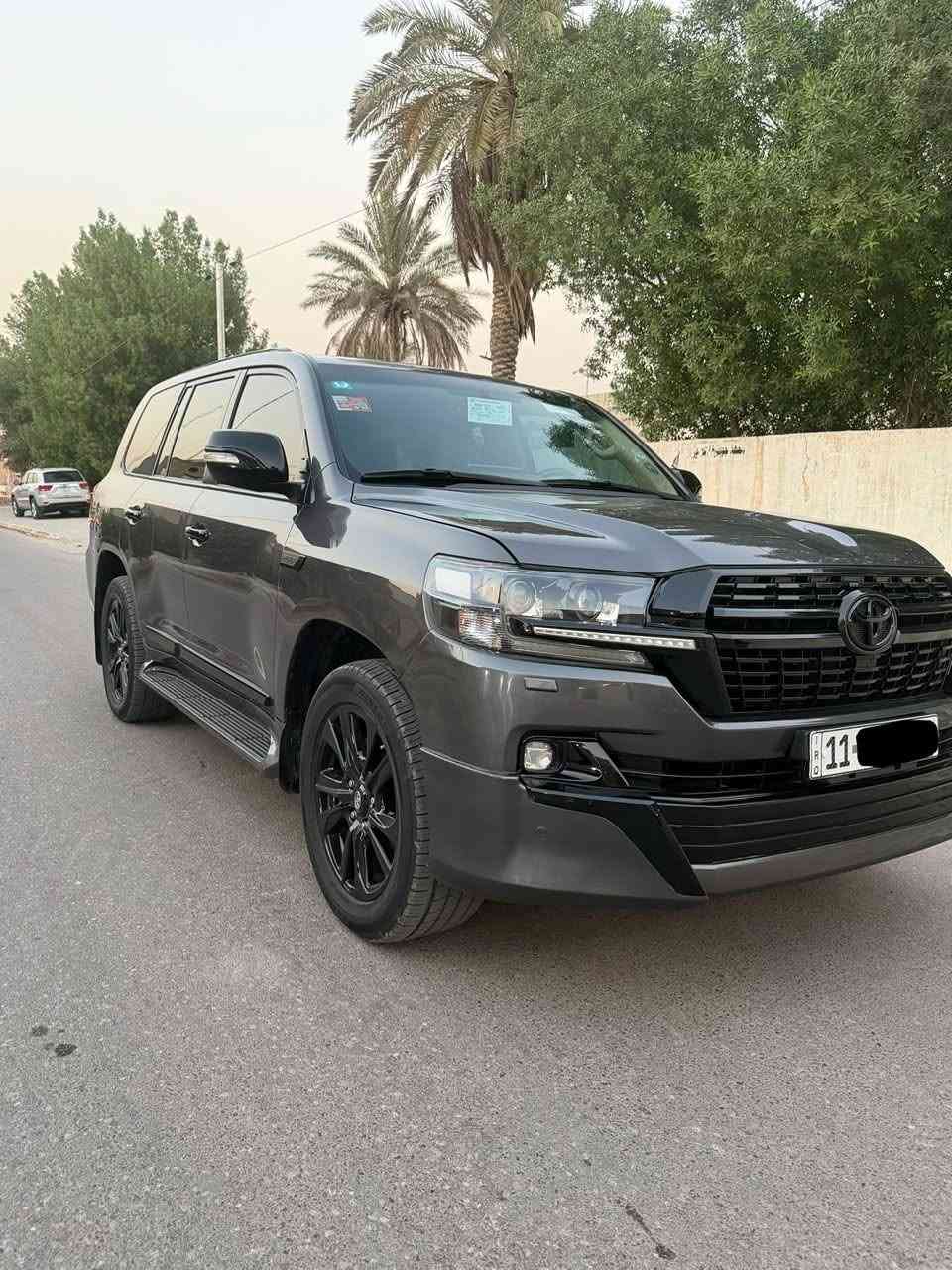 السلام عليكم للبيع لاندكروز موديل 2018 لون فيلي غامق فئة شركات معروفة مواصفاتها كراسي جلد + كهرباء اسلايت بصمة وبعد بيها مواصفات سيارة جديدة مال بيت استعمال شخصي ماشية 92 الف حقيقي شرط الفحص السيارة جاهزة بدون اي نقص مكفولة من الصبغ بيها فقط بارد شي بسيط جدأ اني مسوي بيها سونار وموضح كلشي بالسونار حته لا اتعبك ولا اتعبني السونار منشور وي الصور رقم بغدادالجديد بأسمي والتحويل مباشر السعر المطلوب 405 ورقة مكان السيارة بغداد ال كرخ حي الجامعة شارع الربيع للستفسار هاذا الرقم *********** وشكرأ
