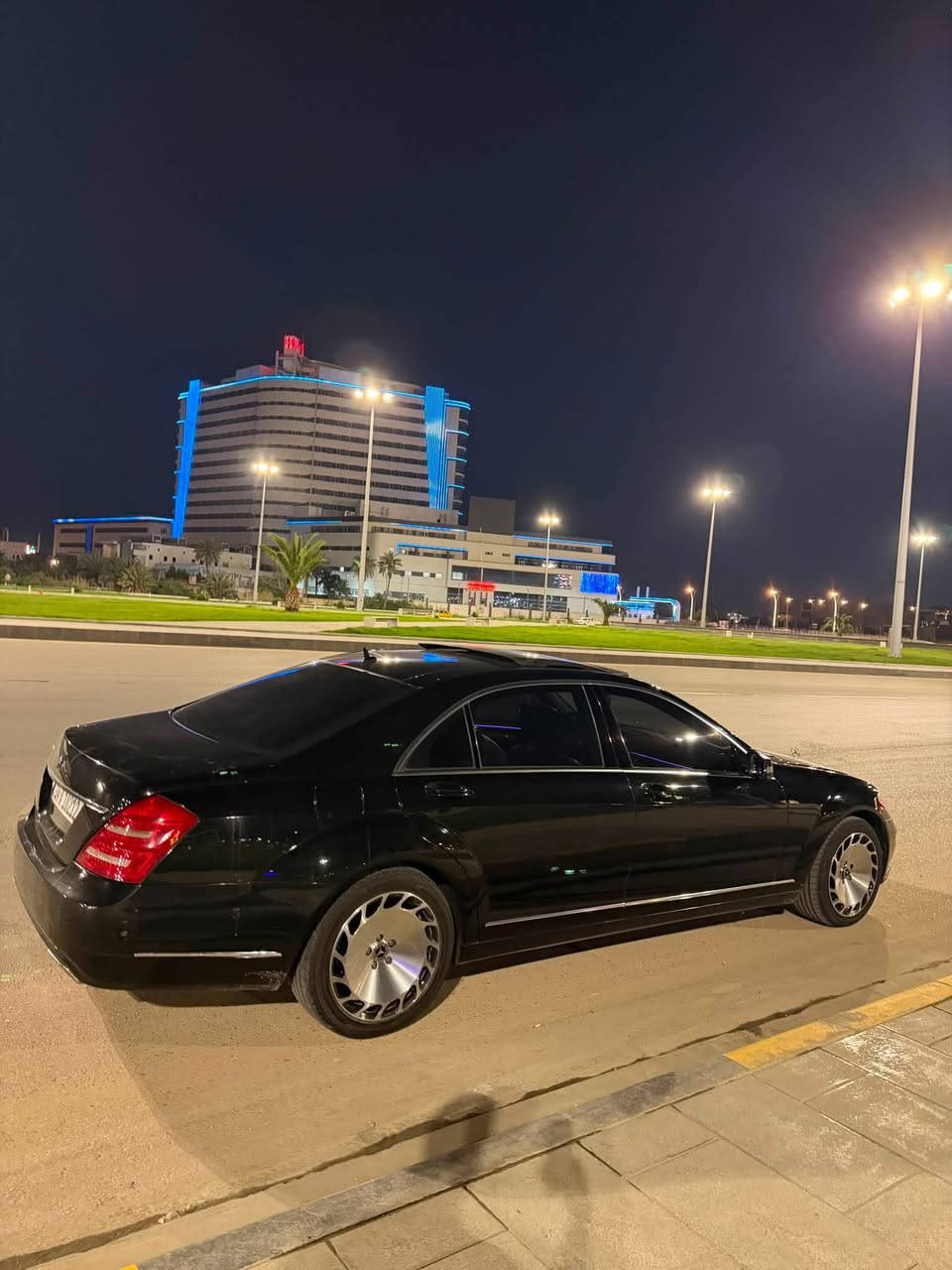 يا الله 

مارسدس وارد ياباني  s500 كلاس 2006 محدثه 2013  سياره 
جديده ماشيه 105 بريحة الشركه بيه 3 قطع صبغ ثنين بل يابان جاملق صفحة السايق وداير مال رقم الخلفي  وحده شبر بل عراق سياره فول مواصفات رقم بصره بسمي 

1-تحديد مسار 
2- مثبت سرعه 
3-تدفع وتبريد كشنات 4 
4-تحكم ستيرن 
5-بيبان + صندوك شفط 
6-لد داخلي 
7-بنراما 
8-بردات 5 
9-تبريد خلفي 
10- ويل اصلي 
11-لايت زنون
12- تحكم رياضي وسبورت وعادي 

بيه نواقص خفيفه كلش 
سياره جاهزه بسمي رقم بصره A 
ابيع بيه فايبره كير
سعره 170 
***********
