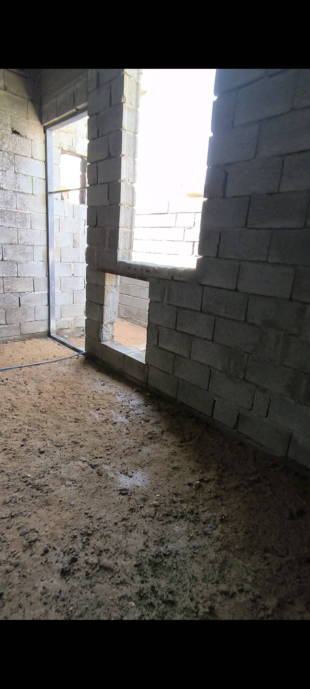 السلام عليكم بيت هيكل وقف سني أصولي 100%  140 متر ركن علا شارع 12 متر وبضهر البيت نهر جاري صغير يعني مجاريك انساهن مدى الحياة ترتاح غرفتين + صاله + مطبخ + استقبال + وطارمات 2 وحده بلأمام وحده بالخلف / وحده من الغرف بيها حمام البيت تعبان عليه وما مشتغله شغل مخربط فقط هيكل مصبوب صبه براسها حظ تأسيس خريطة سطح ممتازه مكان البيت أبي الخصيب محيله طريق سيد حامد مقابل مدينة الأندلس السكنيه بيع جدآ مستعجل يشهد الله عندي ضرف سعره 40 وبالنسبه لشغل الداخل 15 مليون يكملو ألك من كلشي خلال شهر ونص تريد ادزلك فديو ع الواتس للاستفسار اكثر *********** // *********** وللأمانه مكانه كللش حلو وما ناوي أبيعه بس بعد الحمدلله .. وحياكم الله كل الهلا .... للمعلومه الماي عسل وعلا مدار الساعه ضخ بدون ماكور لأن البيت قرب محطة تحليه محيله الأهليه العملاقه