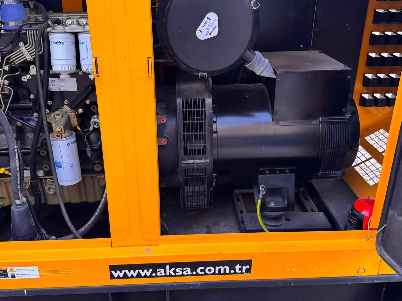 ‏سلام عليكم
🔥 مولدة بيركنز 150 KVA للبيع 🔥

مولدة Perkins 150 KVA
🇬🇧 كاتم و إنكليزي أصلي
🇫🇷  LULU SOMER راس التوليد فرنسي اصلي

✅ مشتغلة فقط 4,000 ساعة
✅ ما مفتوح بيها ولا برغي
✅ جديدة ونظيفة جداً جداً
✅ جاهزة للعمل

📞 للتواصل والاستفسار:
***********

الجادين فقط، وأهلاً وسهلاً بالجميع.
