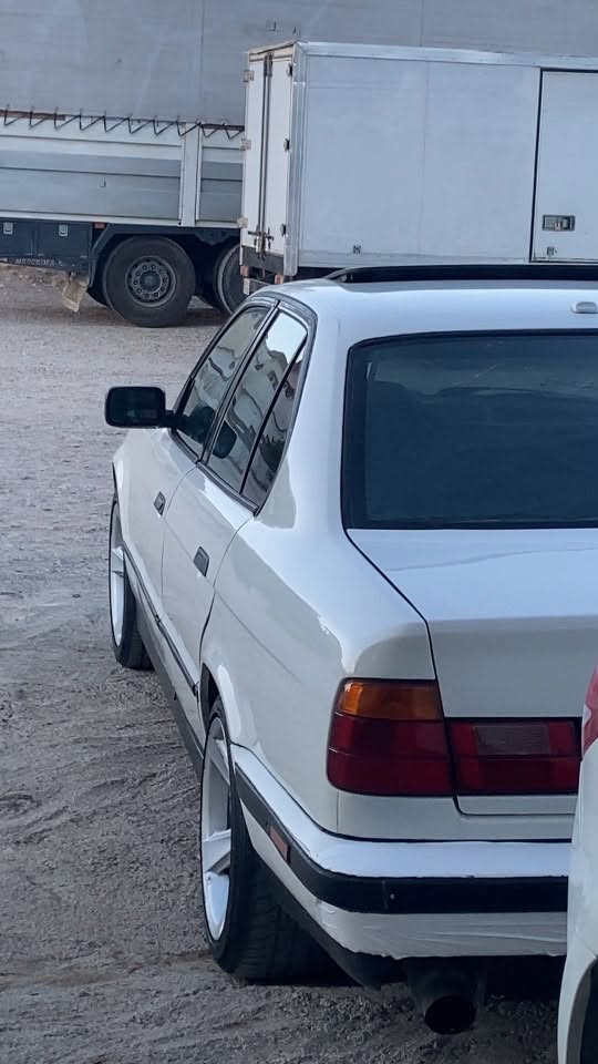 سڵاوی خواتان لێبێت بیئێم ١٩٩٢ بۆ فرۆشتن
بیئێم ١٩٩٢  مەکینە ٢٠ عادی ئاڕم پلاستیک هەولێر بە شەرت
٢ جام کارەبا ٢ جام عادی مەزبوت
سڵاید قفڵ مەرکەزی 
بێ دەعمو لێدراو سەیارەیەکی تا بڵێی مەزبوتو بێ سەر ئێشەیە کامل مەسرەفە ڕۆنی تازە گۆڕدراوە لە سلێمانیم سعری ٤٥ مەجال کەمێک مەسرەفی هەیە دوای معامەلە ئەیگێڕمۆ 
***********
