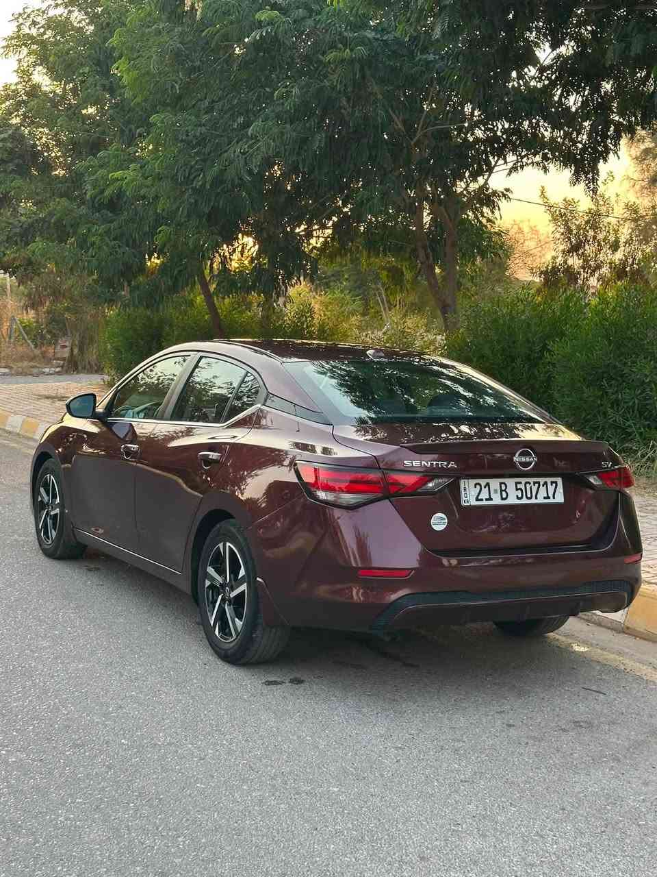 نيسان سنترا 2024 فئة SV
اللون : ماروني
المحرك : 2,0 تنفس طبيعي 
عداد المسافة : 25 الف كيلومتر 
رقم الشاصي : 3N1AB8CV6RY276144

ضرر السيارة خلفي ( بجم كبس )
بيها صبغ قبغ الجنطة من يم الرقم

رقم سليمانية بأسمي تحويل ثاني يوم
هزة وسنوية كله جديد بس تروح تحول

سعر السيارة 152 ورقة قابل للتفاوض بالمعقول
ما تعجبك السيارة اكرمنا بسكوتك واعبر المنشور 
مكان السيارة ديالى قضاء خانقين 
للتواصل والاستفسار : ***********

موصفات السيارة كالاتي :

بصمة تشغيل 
بصمة الأبواب الأمامية 
تشغيل السيارة عن بُعد
مثبت سرعة ذكي
تنبيه النقاط العمياء
بريك طوارئ تلقائي 
تنبيه خروج عن المسار
كاميرا خلفية دوارة 
حساسات خلفية 
نظام صوتي Bose
شاشة تدعم ابل كاربلاي واندرويد اوتو
