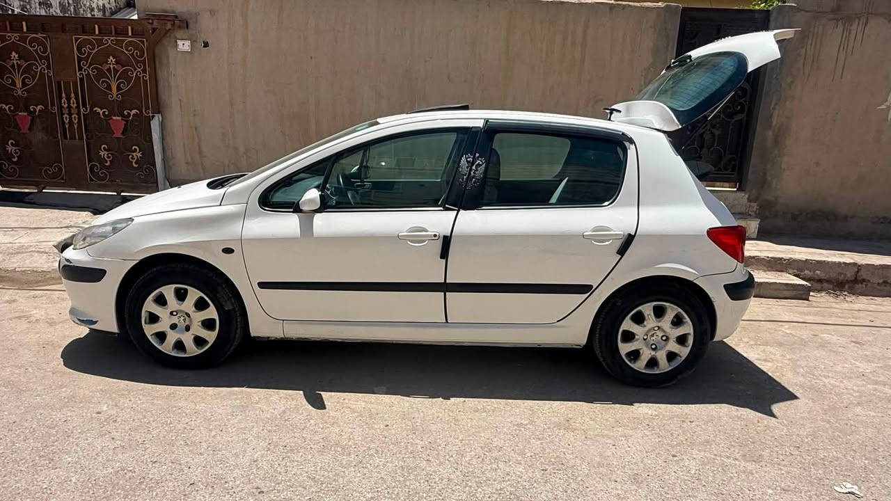 سلام عليكم
بيجو 307 2006 

محرك وكير حجم 2200 وارد ياباني
جام ومري شفط 
تبريد ثلج 
كامرات 4 تصوير للحوادث
شاشه وسستم سماعات جديدة
مثبت سرعه 
حساسات
منضومه زينون كامله
ايرباكاتها بعدها ماطاكة
مكفوله من الحوادث 
تخم 4 تايرات جدد 
باتري جديد صار 10 ايام من شديته
كشنات جلد طبيعي مصاحب بلتدفئه لون اسود مغلفهن بتخم رصاصي علمود جدد 
2 بصمه 
مع بصمه خاصه للصندوق 
السيارة ملمومه ونسائيه وعائليه ومكفوله جديدة وماتعب وماتوكف بشارع
السيارة كامله وجاهزة من كلشي وين مايعجبك اطلع بيها وامشي بيها
اي استفسار الاتصال ع رقم وبي واتس
***********
لاتتعامل بلتعليقات تعال خاص او واتس وتشلع عيني
